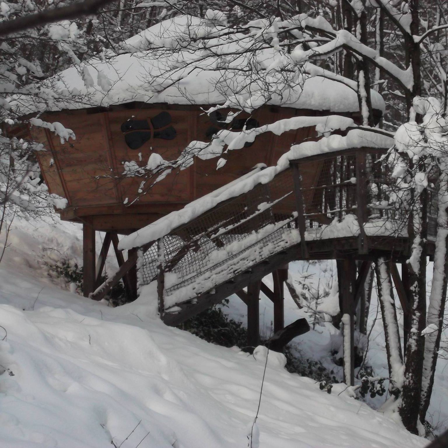 Cabane sur pilotis au fil de l'eau en Alsace à Grandfontaine — salle de bain