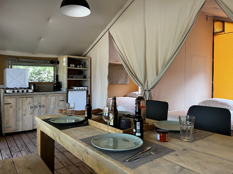 Tente Lodge SAFARI — Glamping avec spa à Gard à Alès — vue intérieure