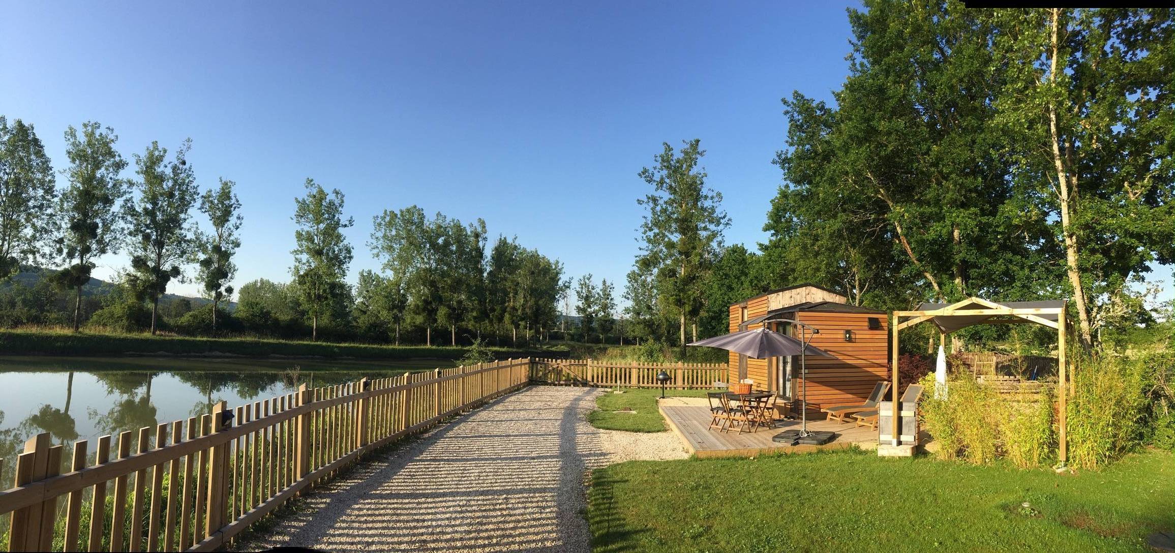 Tiny house moderne avec spa privatif en Bourgogne — Tiny House à Chassey