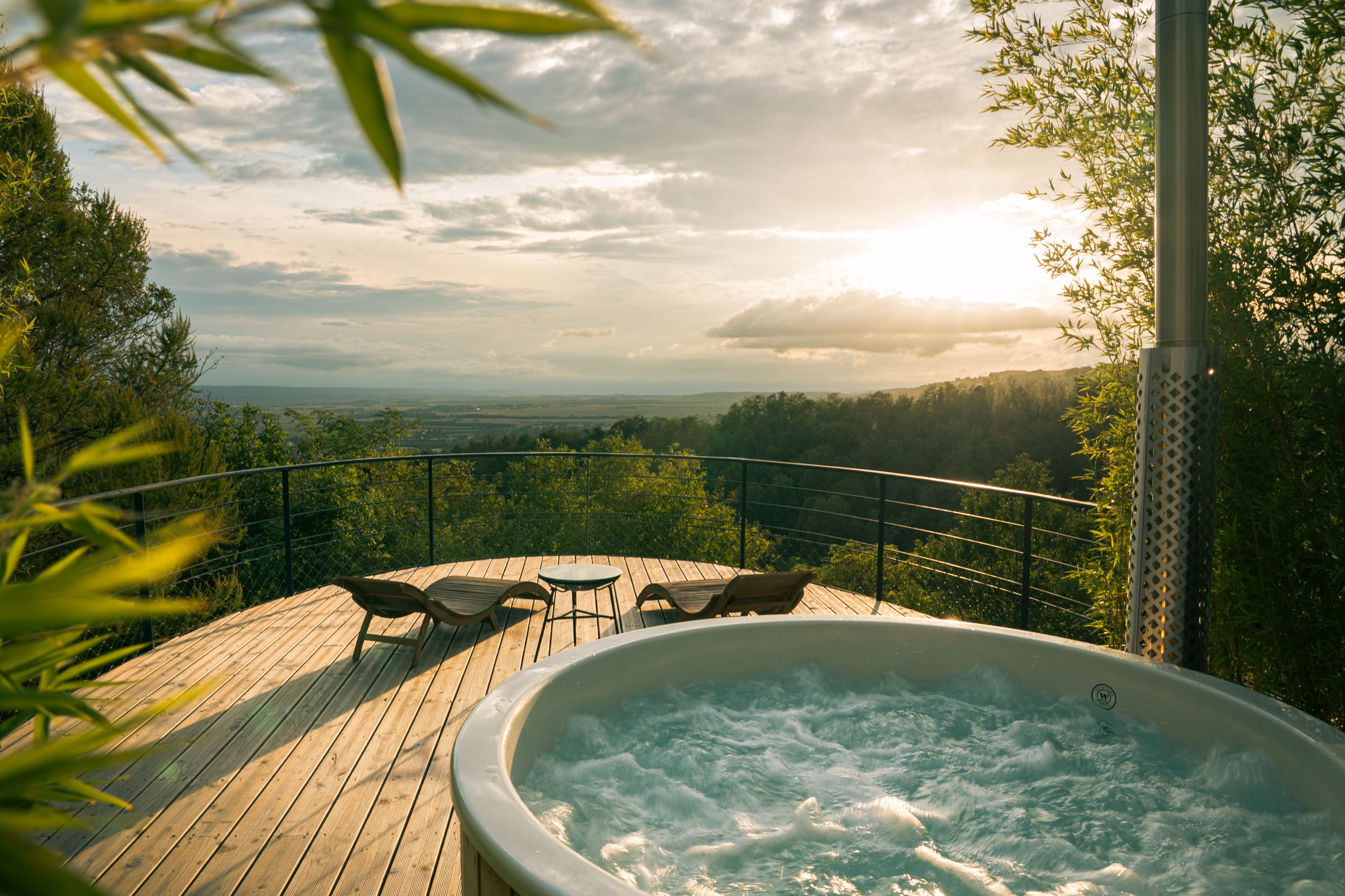 Lodge SPA Prestige : une cabane sur pilotis au cœur des Alpes à Gillonnay — vue intérieure