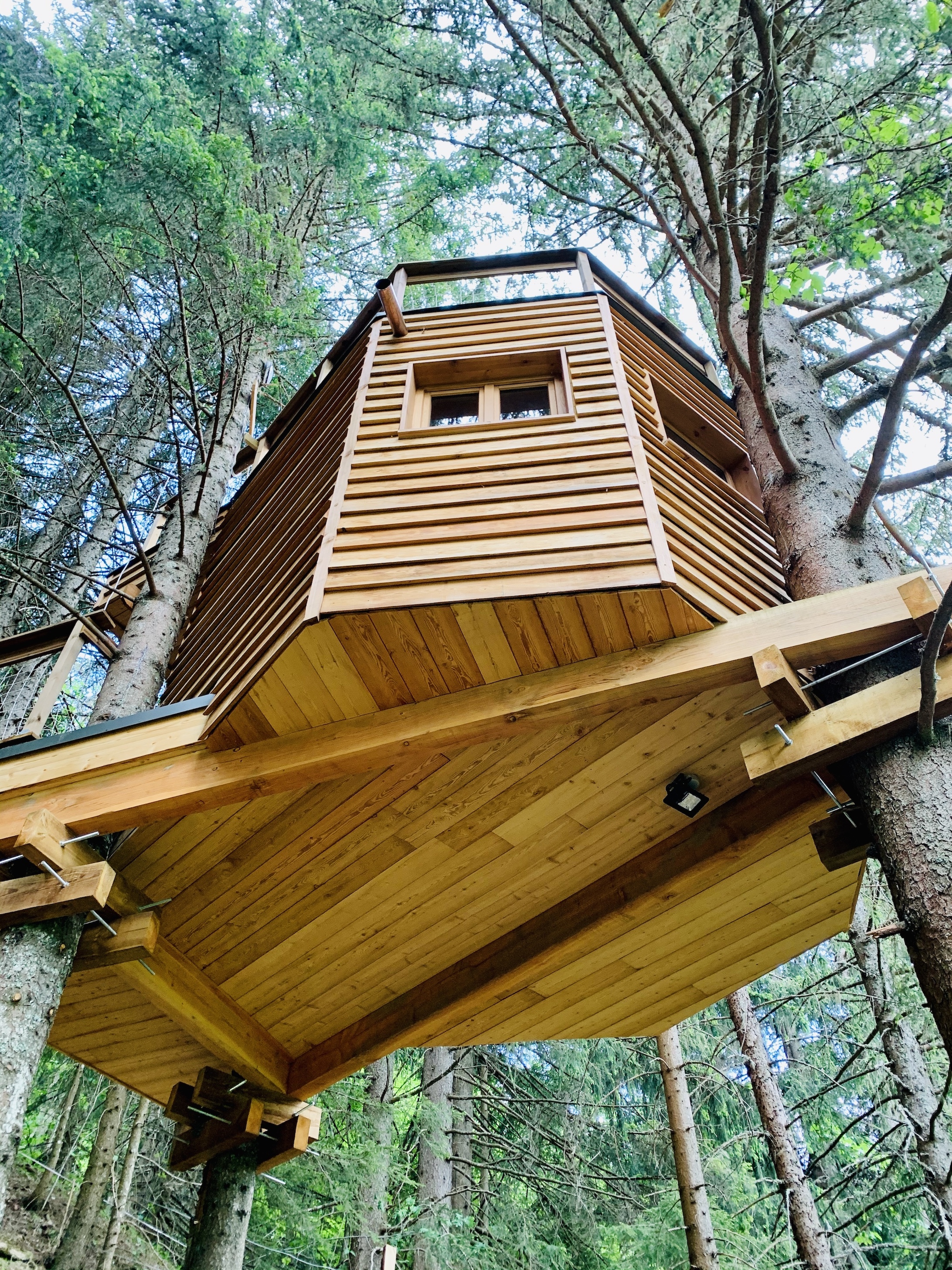 La Cabane dans les arbres de Valmo'Insolite — Nuit perchée à 4m en Savoie à Les Avanchers-Valmorel — salle de bain