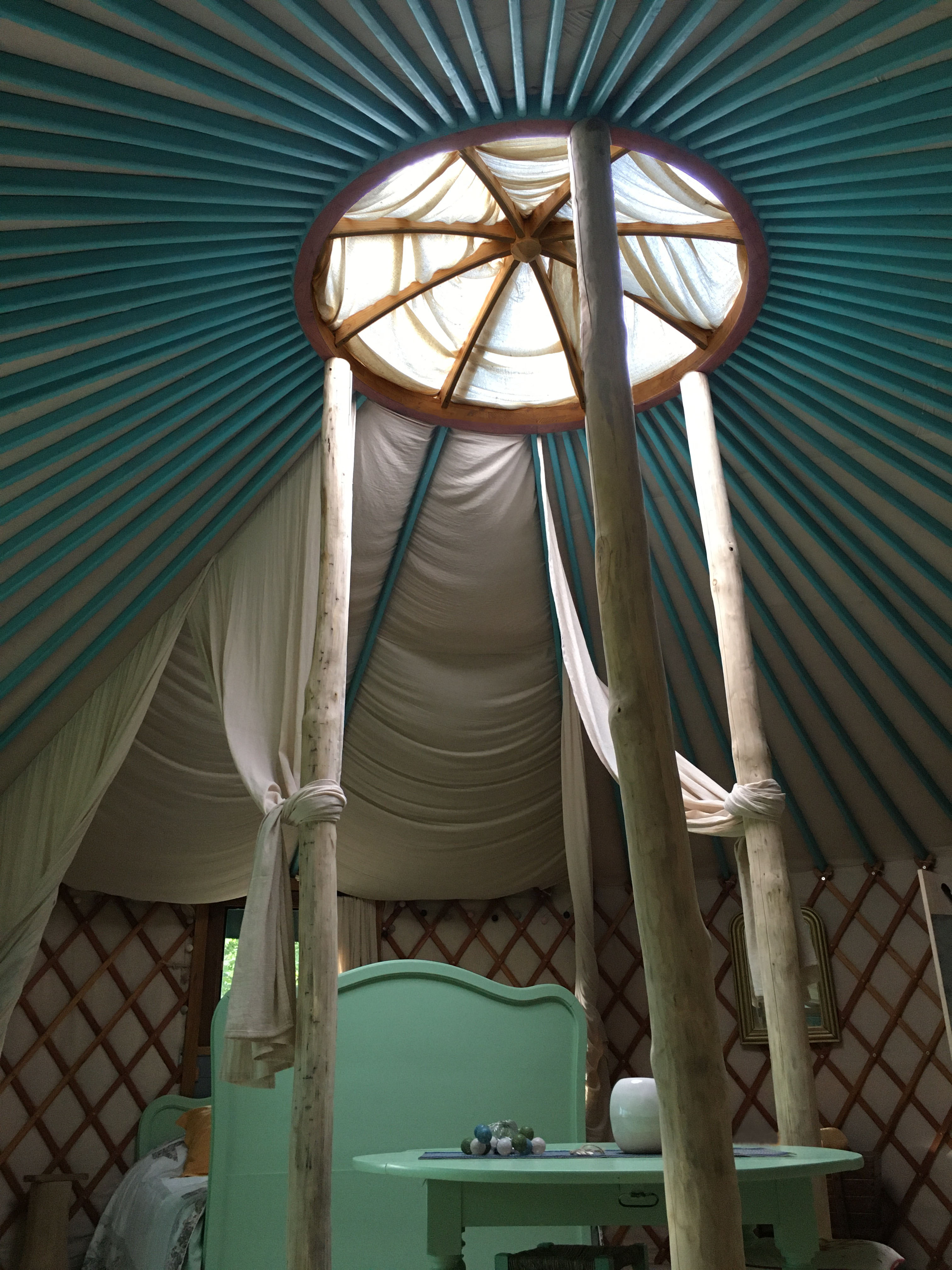 Yourte Enchantée — Séjour au cœur de la nature en Corrèze à Argentat-Sur-Dordogne — espace de vie