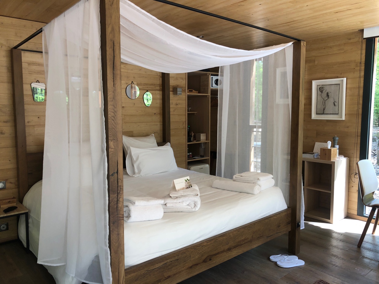 Évasion sensorielle dans une suite avec spa et sauna à Esvres-Sur-Indre — vue intérieure