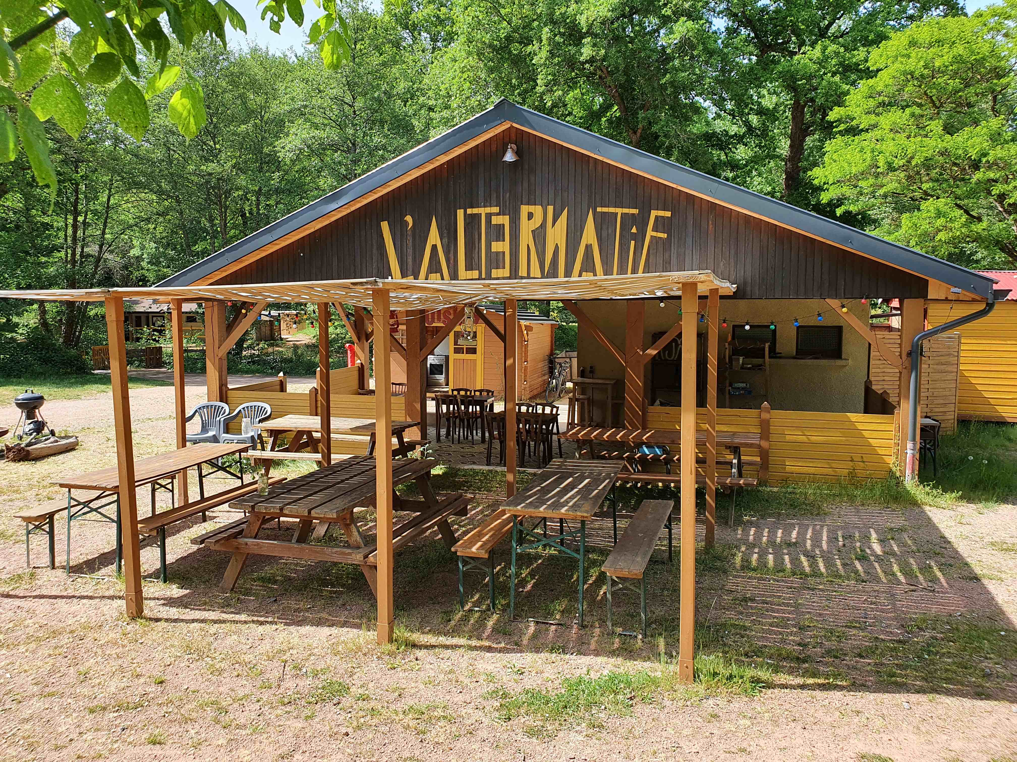 La cabane perchée : une expérience unique en Auvergne à Huriel — cuisine