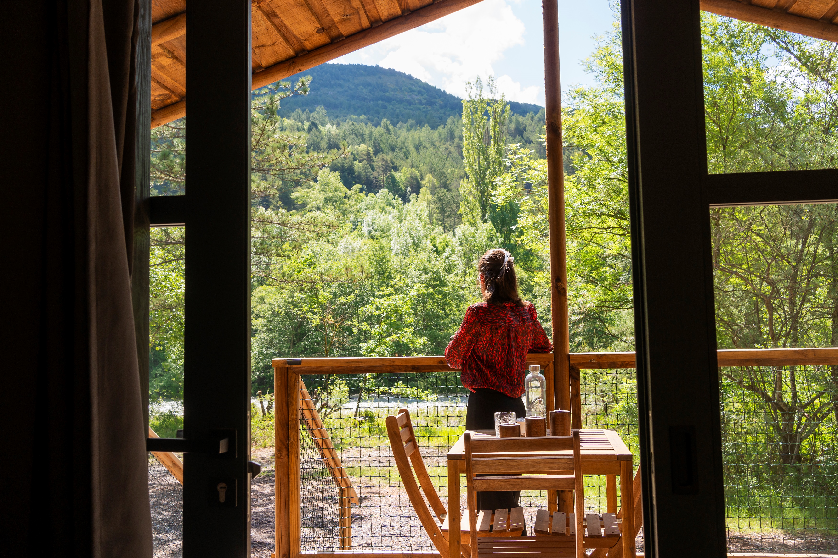 Chalet cosy sur pilotis : une évasion au cœur de la nature à La Motte-Chalancon — vue intérieure