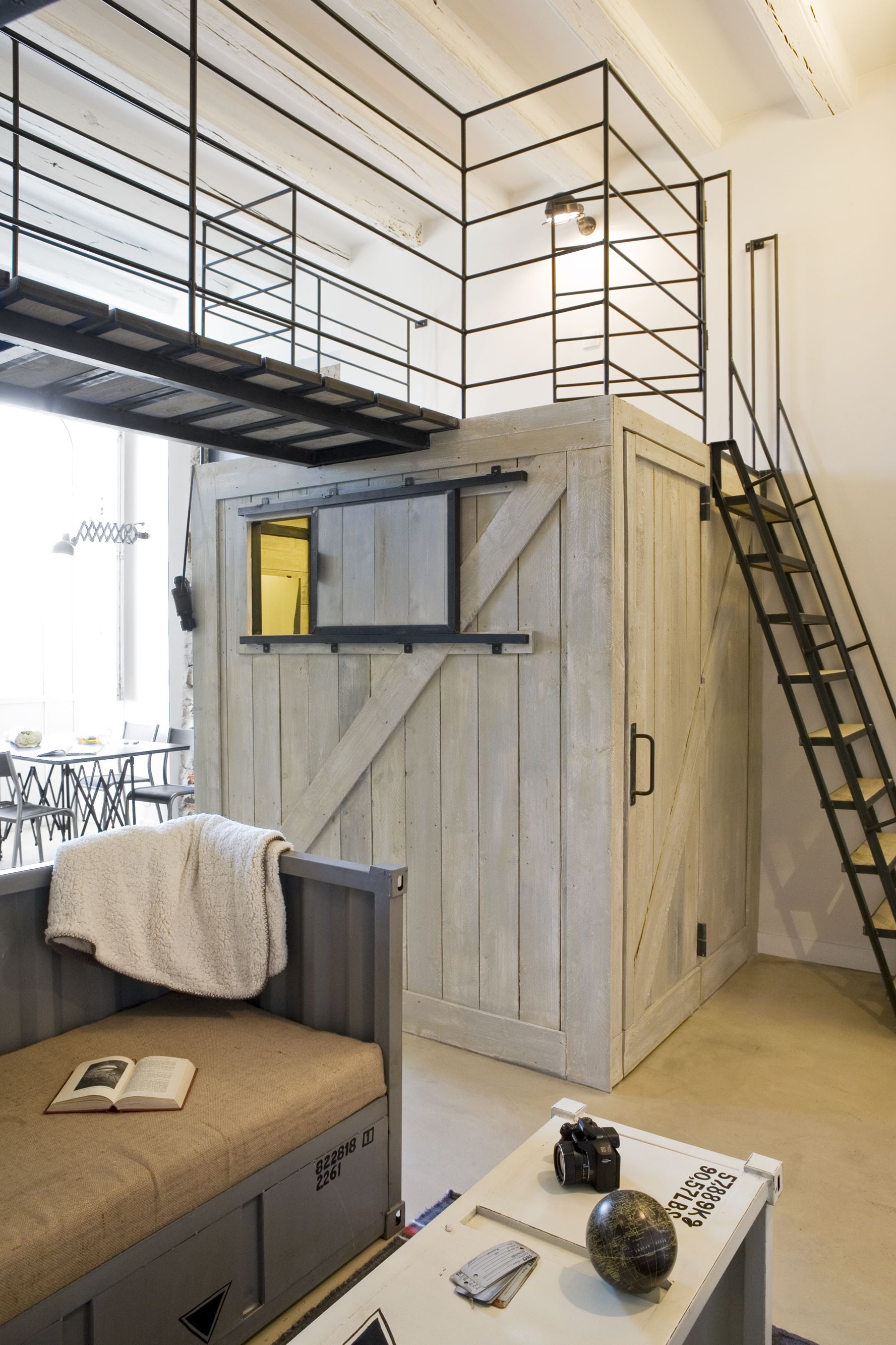 Le Voyage Extraordinaire : une chambre à thème immersive à Nantes — espace de vie