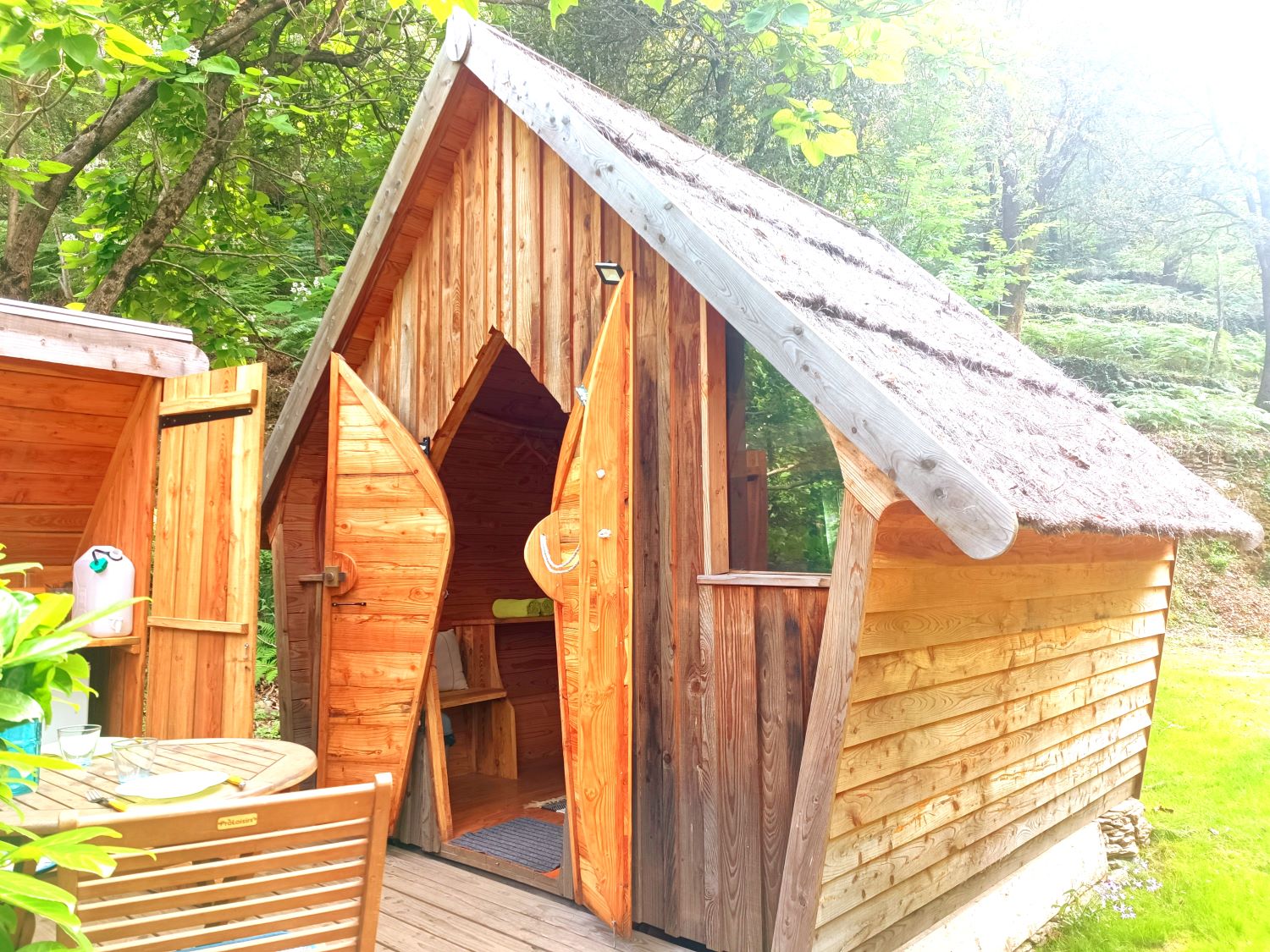 Mini cabane châtaigne Figarette : une évasion en pleine nature à Peyremale — vue depuis la terrasse