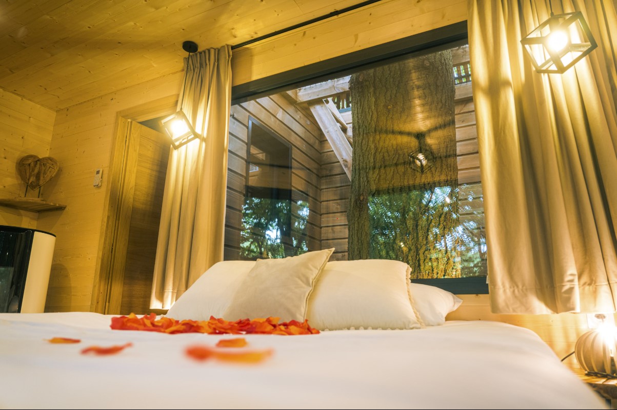 Cabane SPA Cocoon : une évasion en hauteur en Rhône-Alpes à Gillonnay — salle de bain