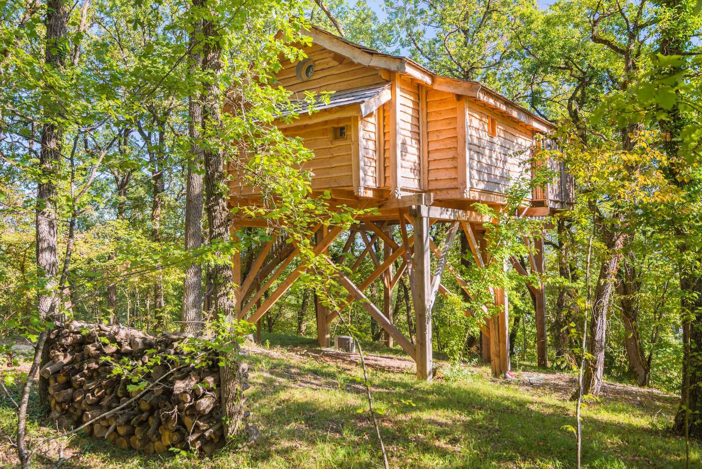 Cabane Spa Dolce Vita Prestige : une évasion dans les arbres à Clairac — vue depuis la terrasse