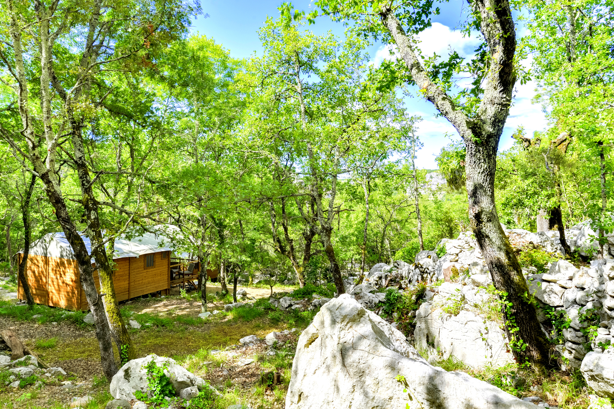 Le Cade : un ecolodge enchanteur au cœur de la nature à Balazuc — espace de vie