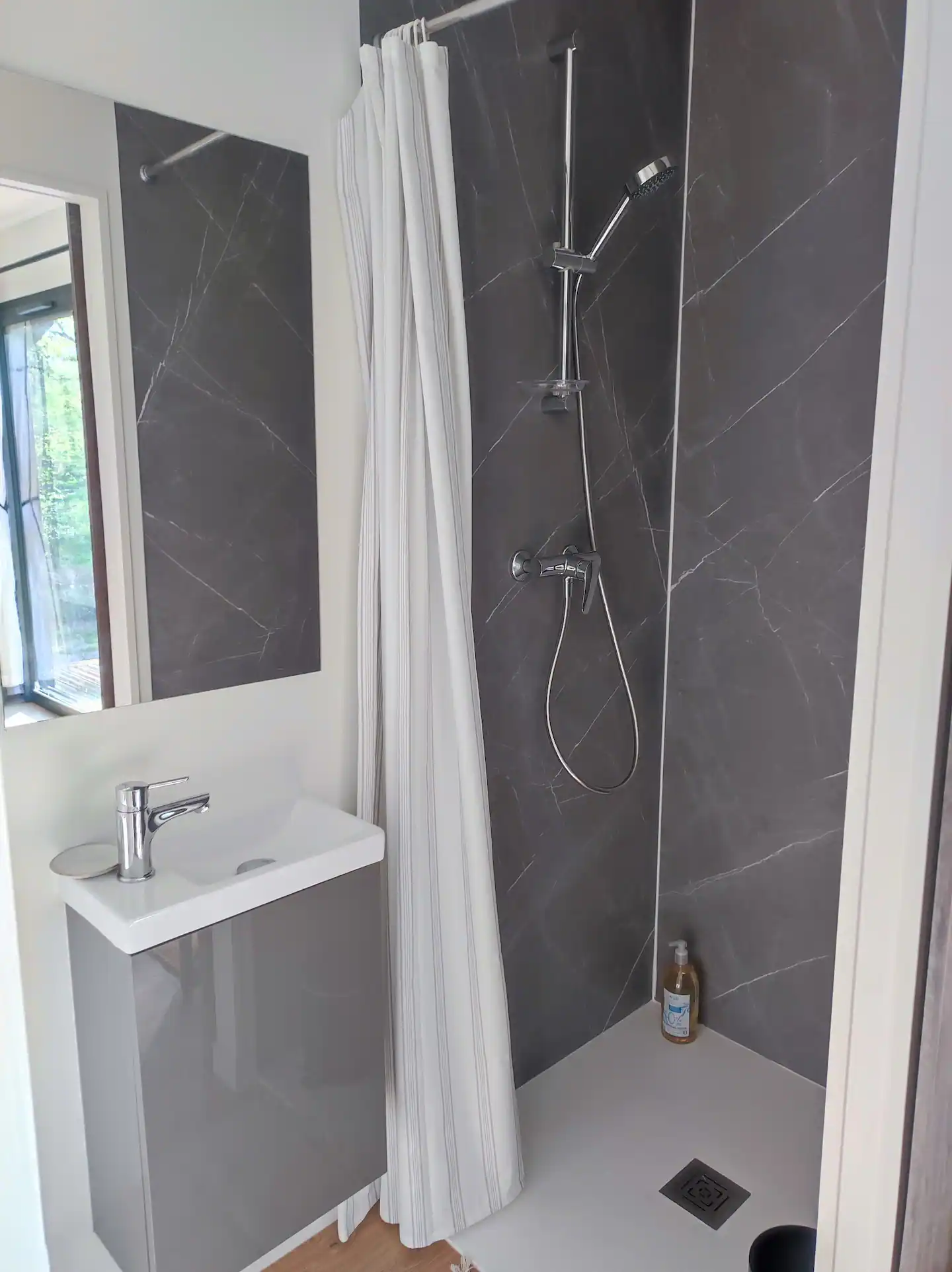 La Démaillère — Cabane avec bain nordique à Loiret à La Ferté-Saint-Aubin — cuisine
