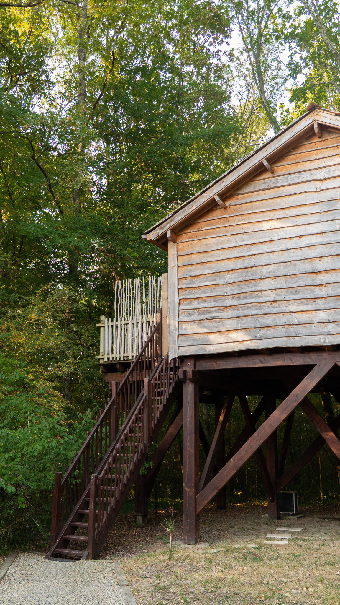 Lodge Natura & Spa — Cabane dans les arbres avec spa à 4m en Gironde à Gironde-sur-Dropt — environnement naturel