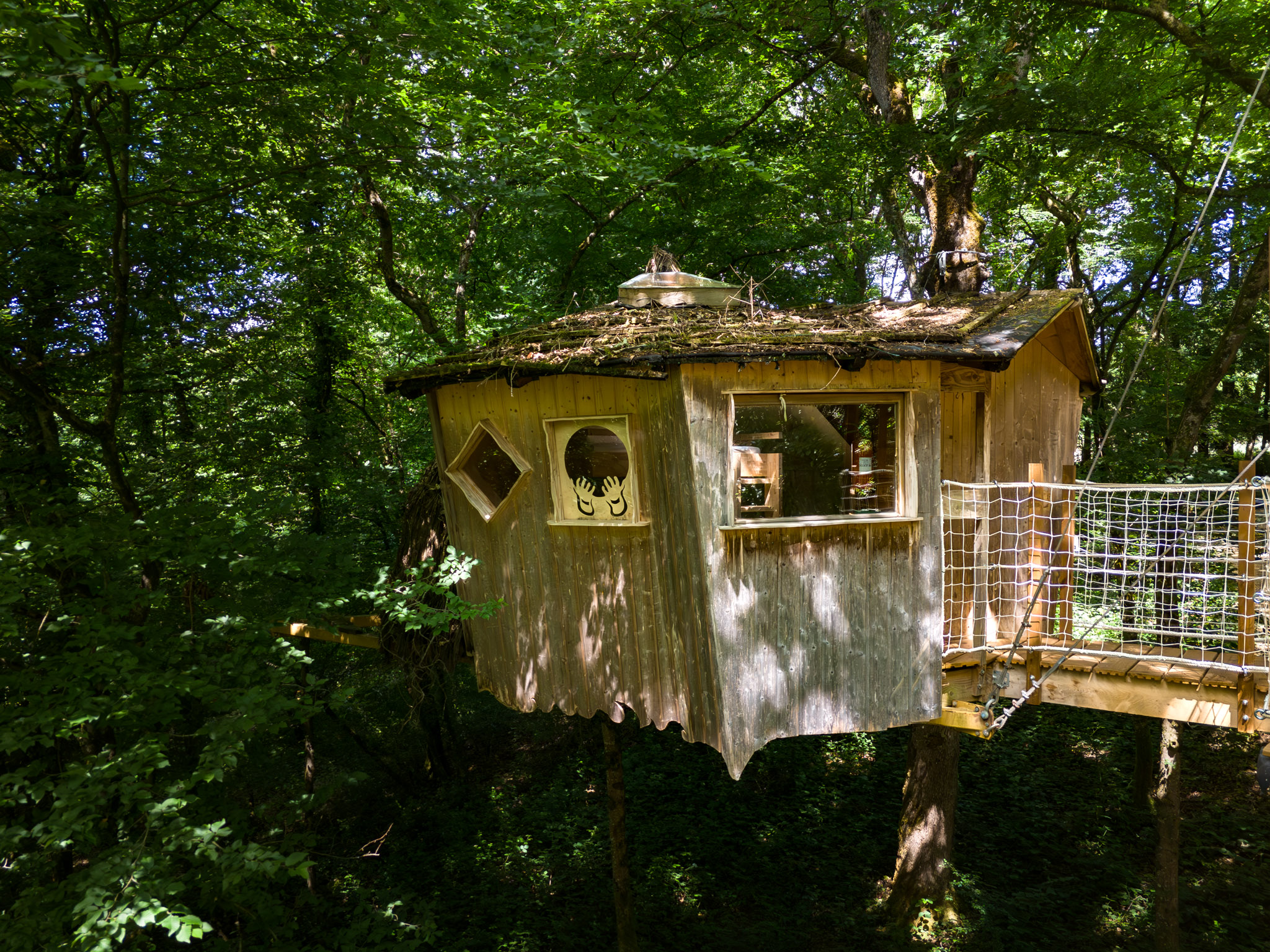 Cabane Eole : une expérience suspendue dans les arbres à Ranchot — salle de bain
