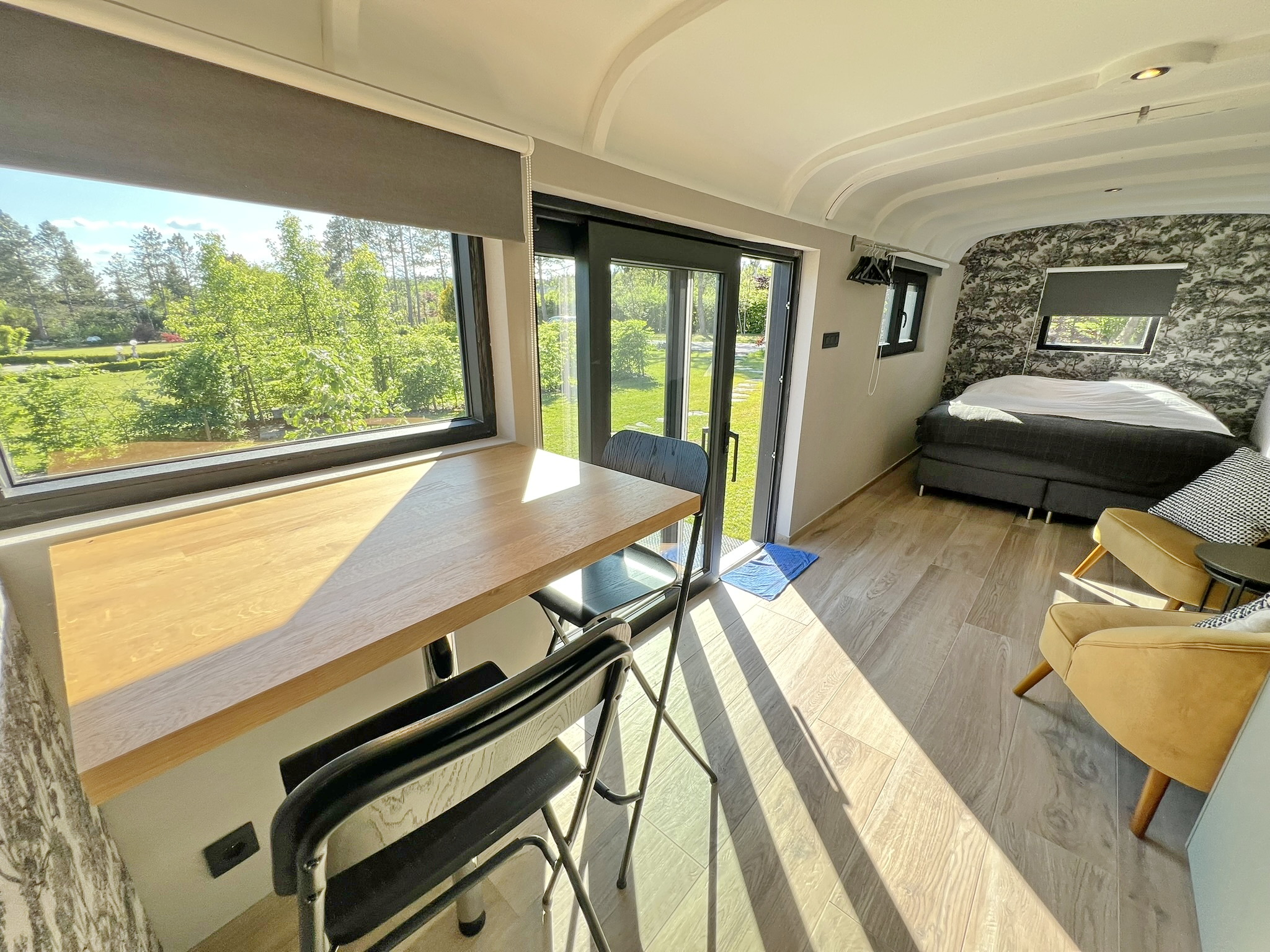 Pine Tree tiny cottage — Roulotte cosy avec spa à Frandeux (Namur) à Namur — détail architectural