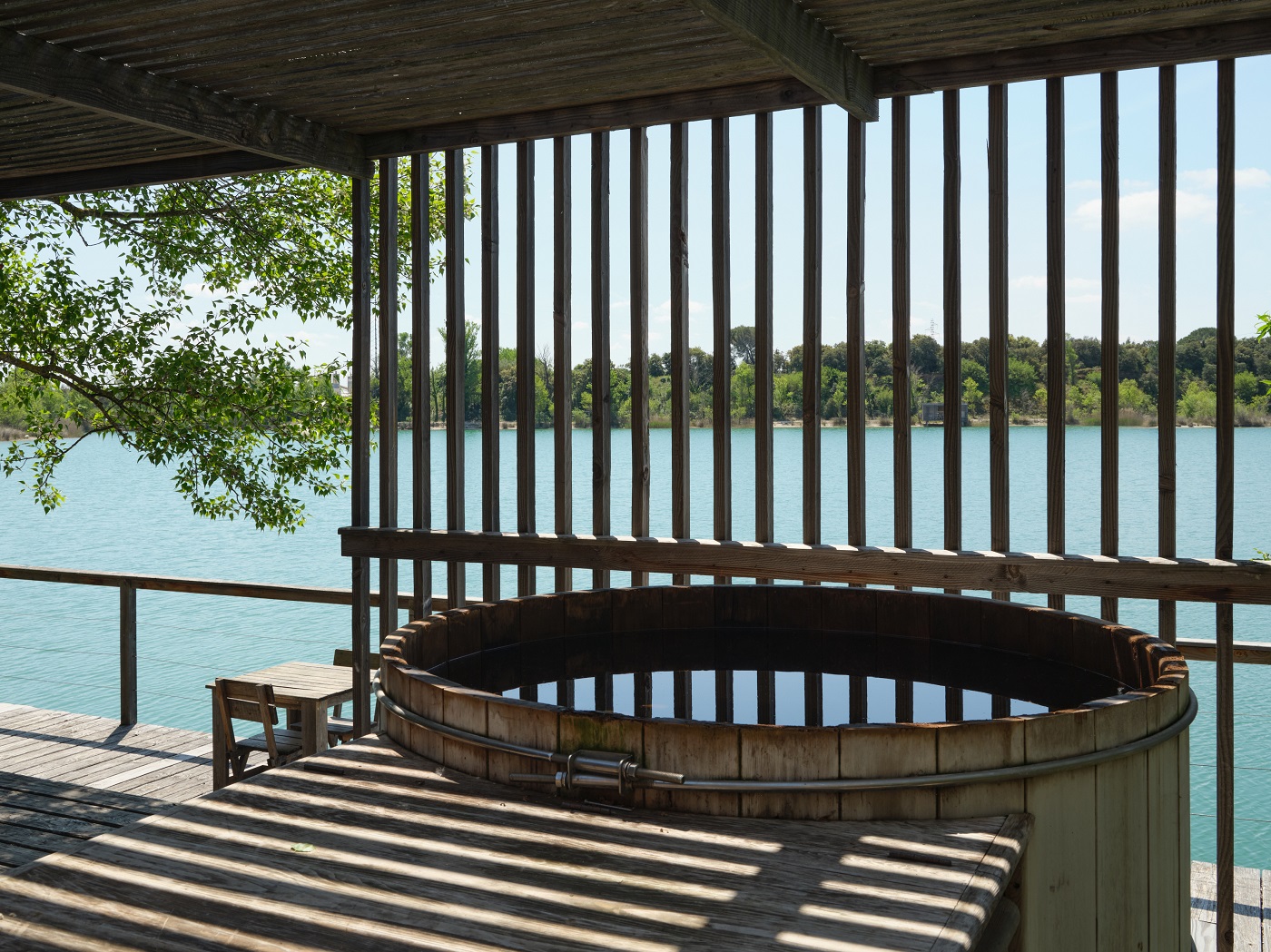 Cabane Spa Idylle : une évasion sur pilotis en Provence à Sorgues — détail architectural