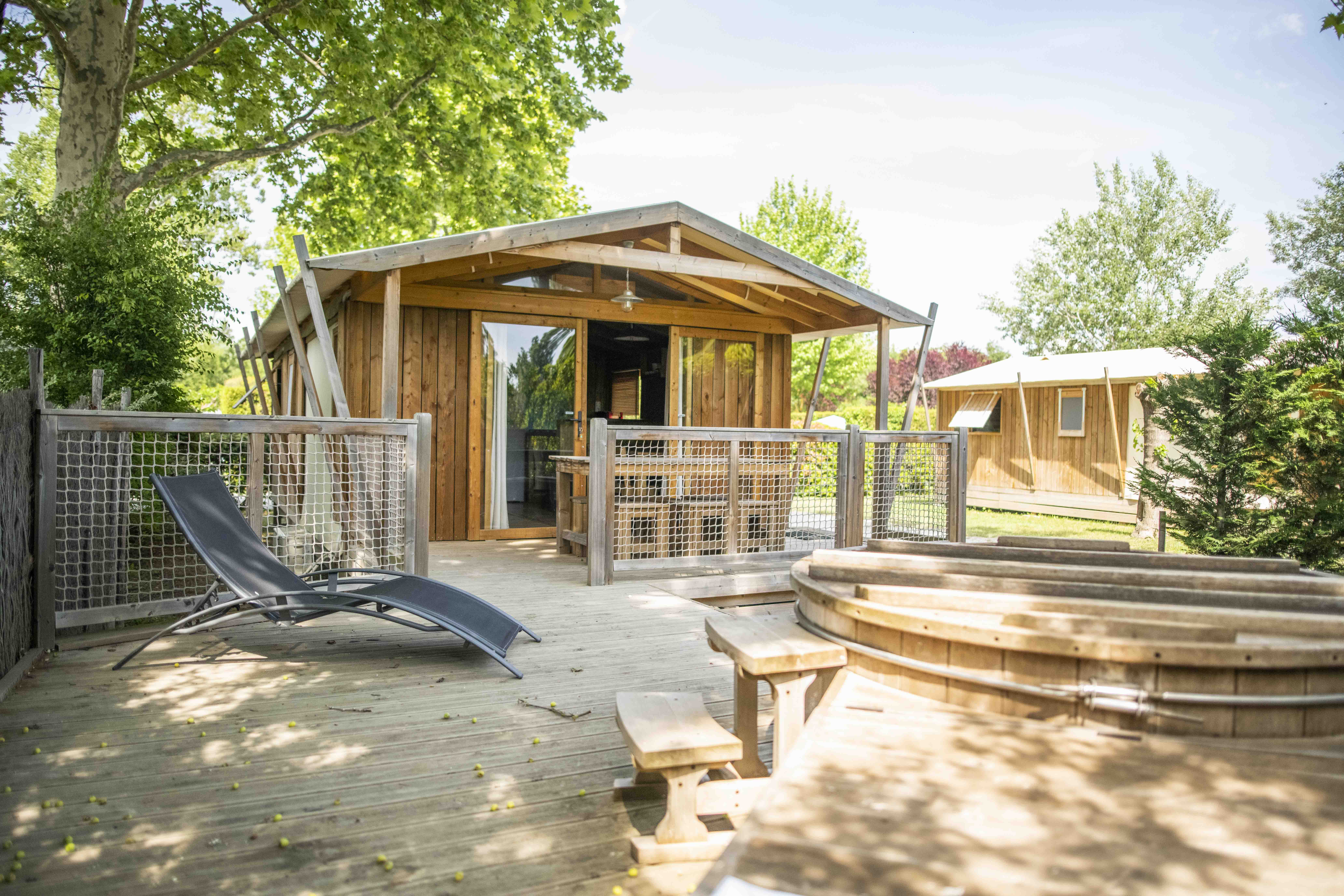 Nature Lodge & Spa : un refuge safari au cœur de la Provence à L'isle-Sur-La-Sorgue — vue intérieure