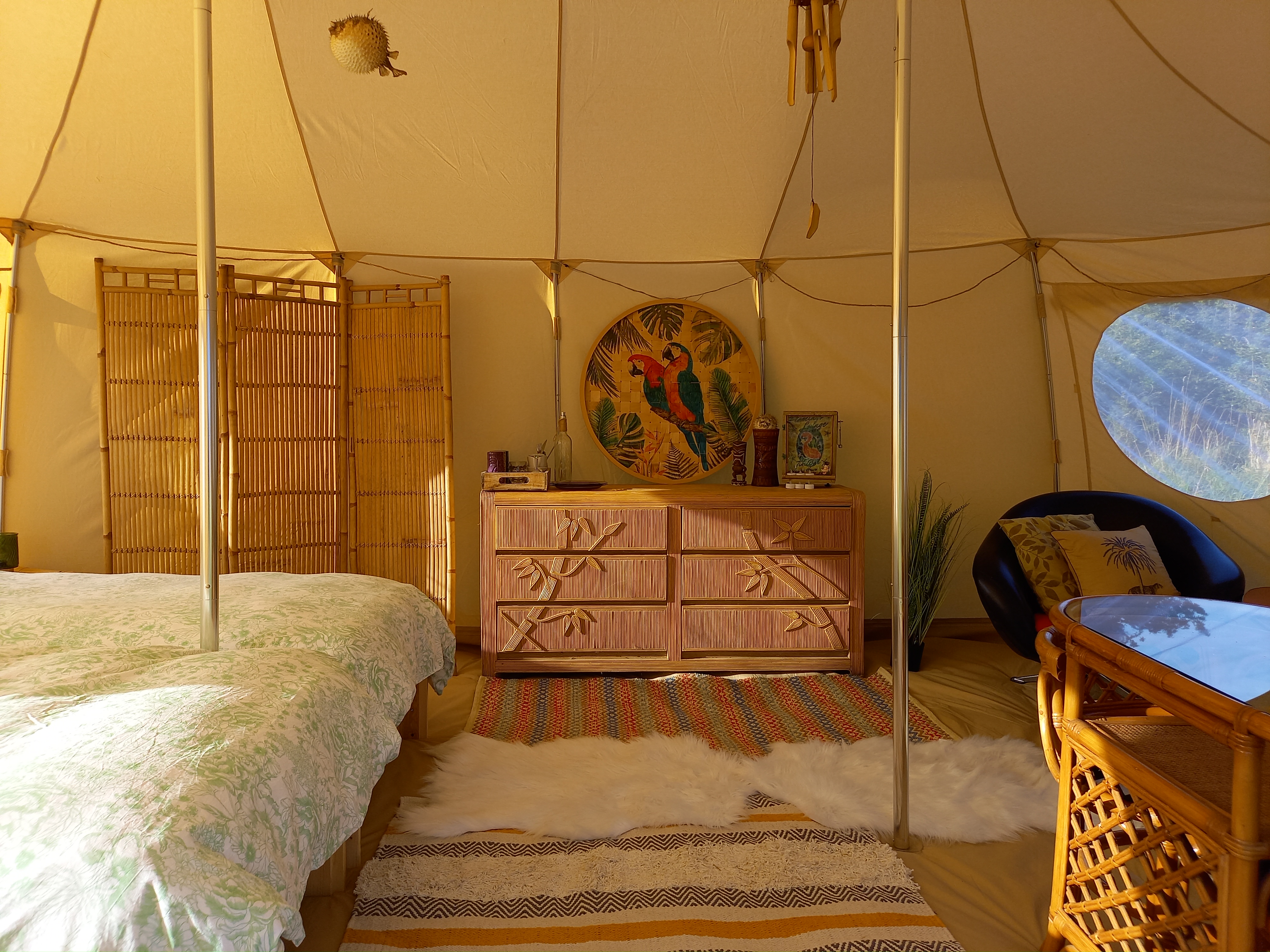 Tente Tiki — Séjour romantique avec spa à Allier à Vichy — chambre