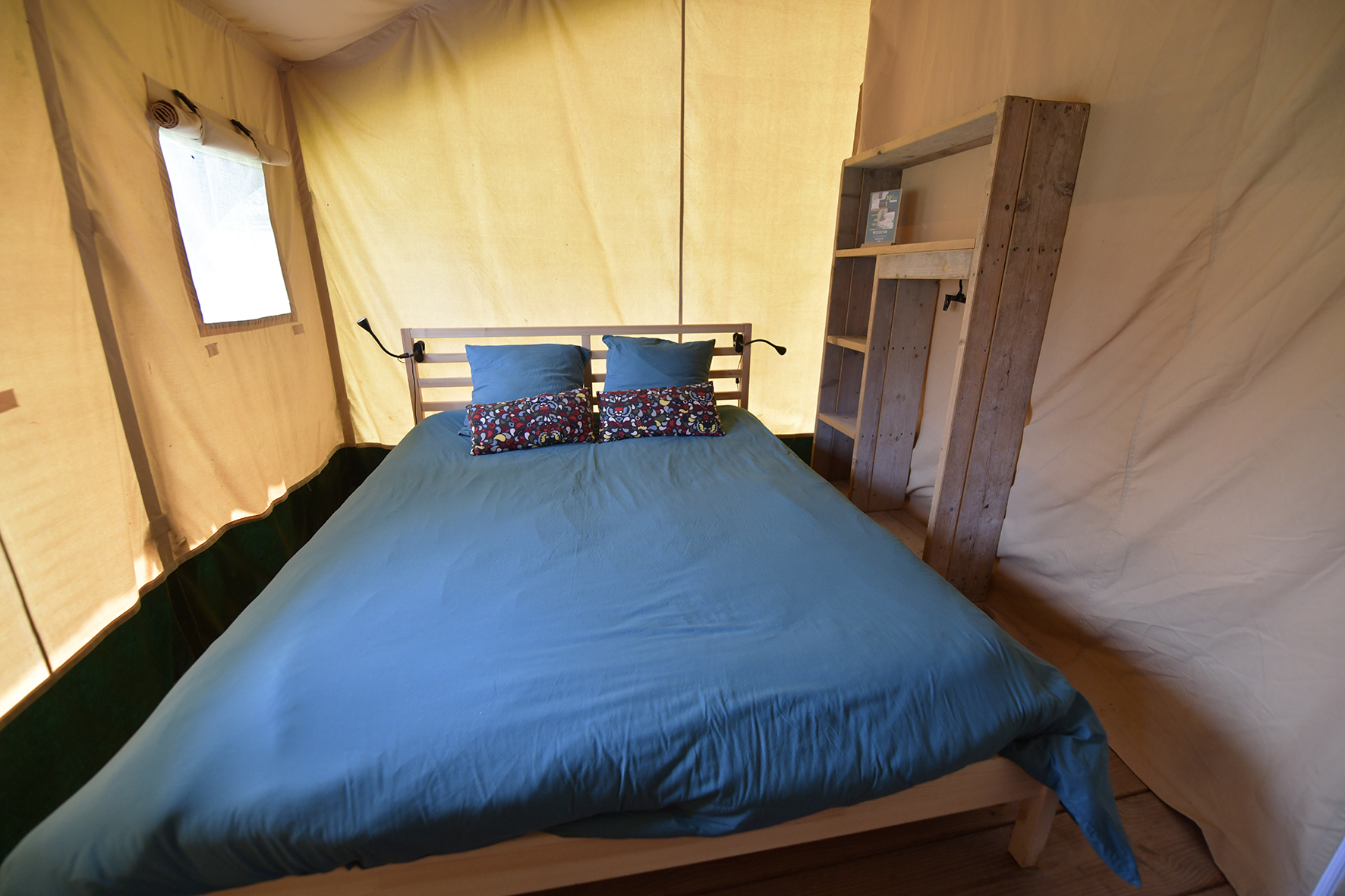 Séjournez dans le lodge du Hibou en Bourgogne à Quarré-Les-Tombes — salle de bain