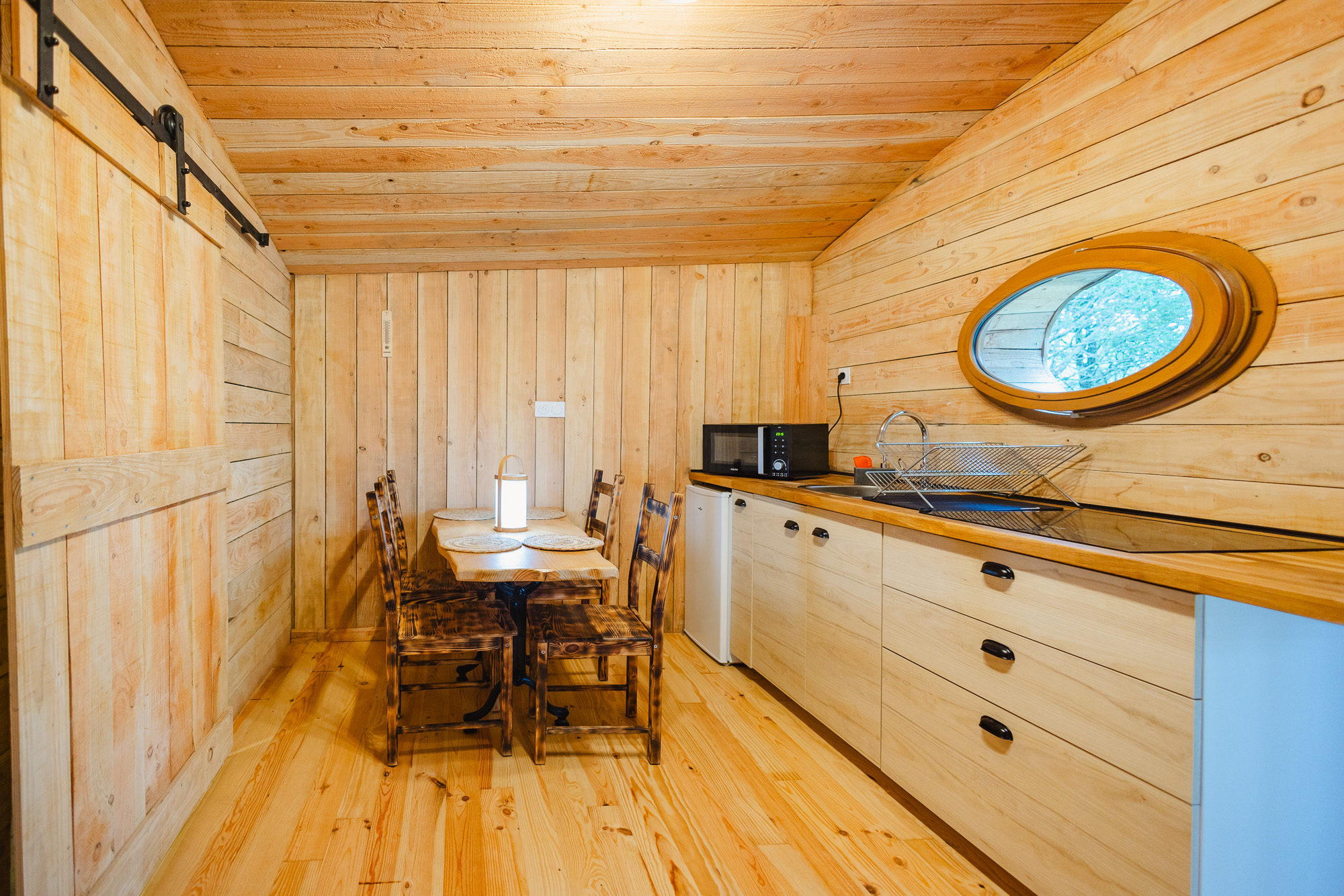 Cabane végétalisée : une évasion enchantée en Bretagne à Plumeliau — espace de vie