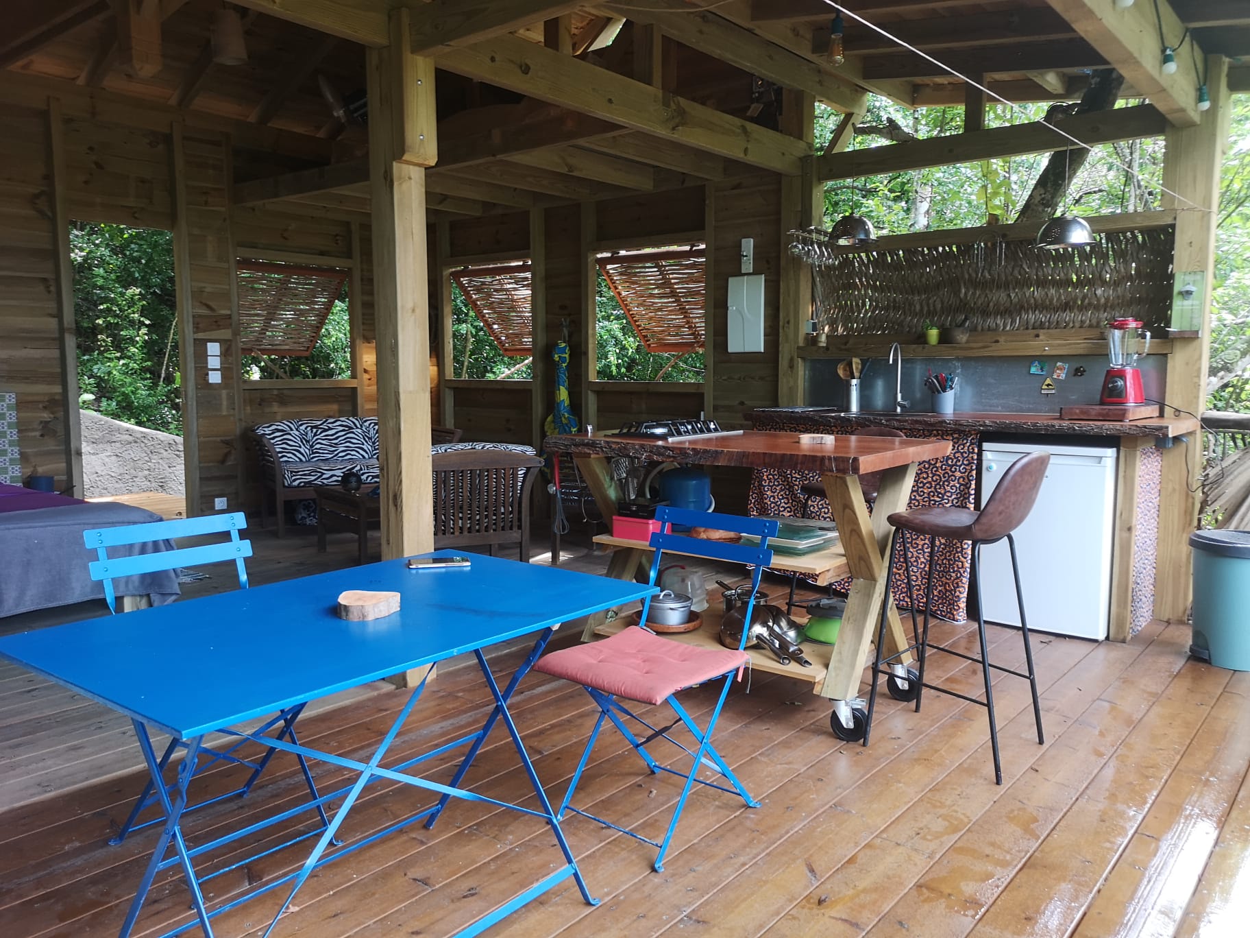 Ti Kabane Kaz Zion — Cabane dans les arbres avec vue mer en Guadeloupe à Basse-Terre — salle de bain