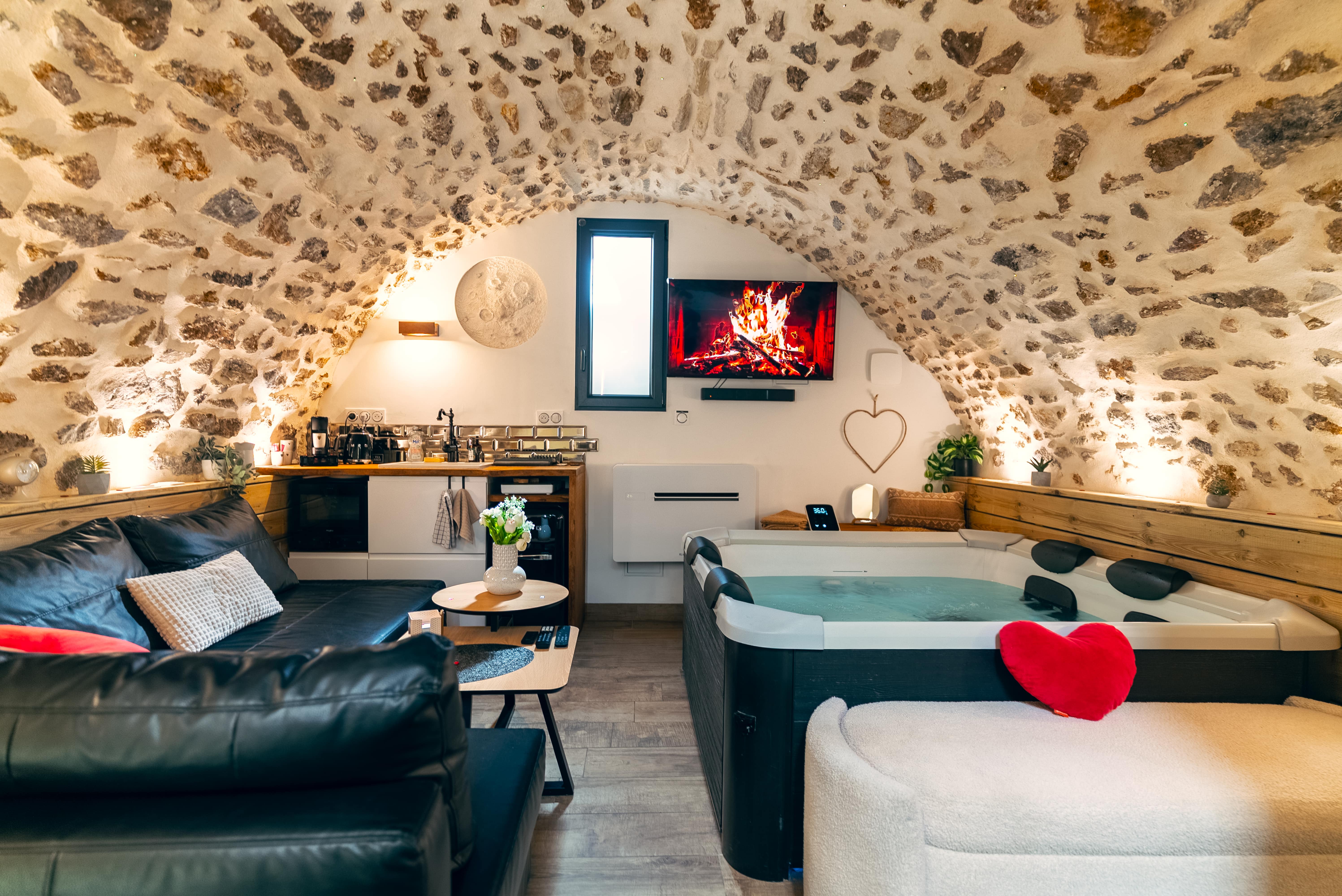 La voûte étoilée & Spa — Maison troglodyte avec jacuzzi à Seine-et-Marne à Serris — espace de vie