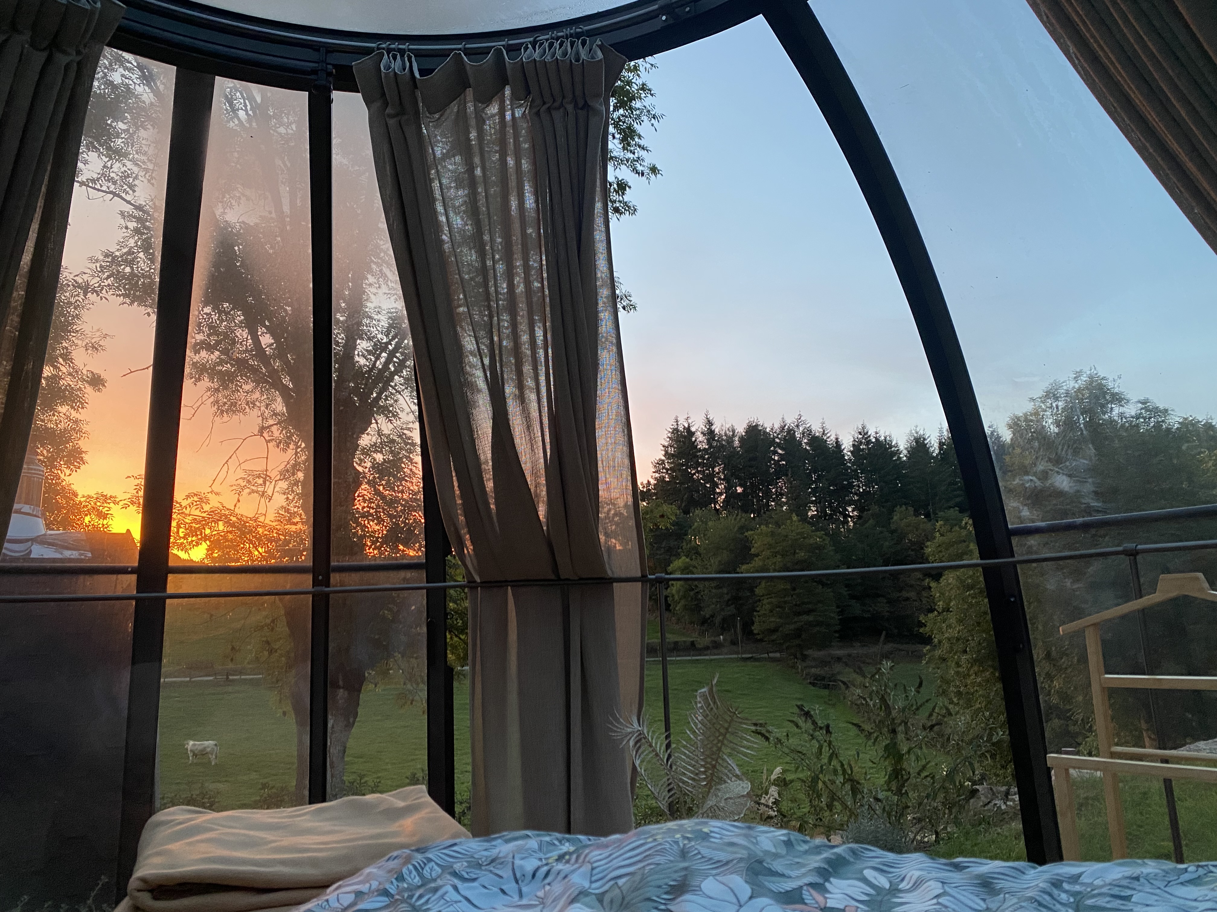 La Bougie perlée : un dôme enchanteur en Bourgogne à Varennes Sous Dun — chambre