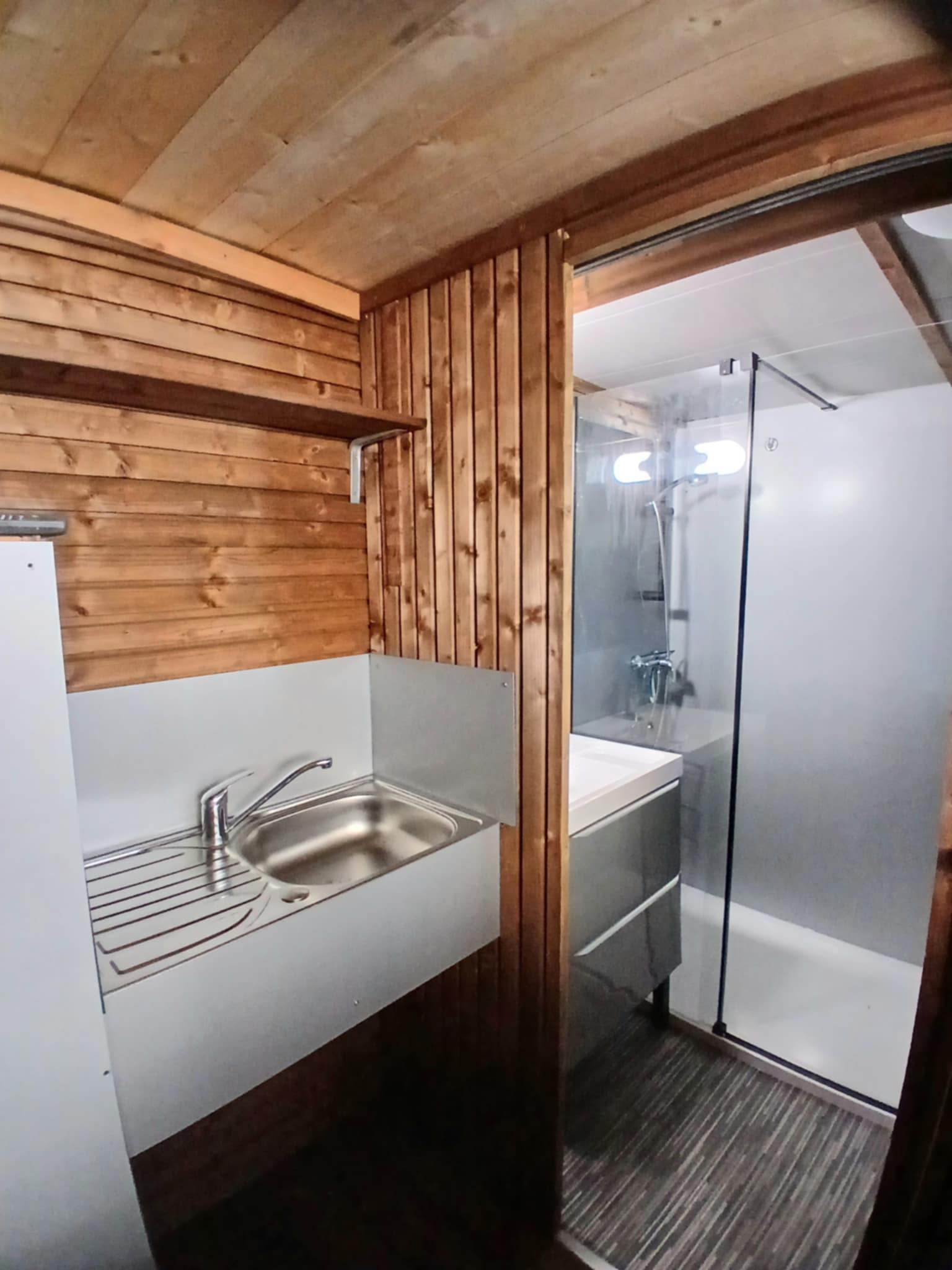 Lodge familial — Séjour avec spa à Tarn à Rabastens — salle de bain