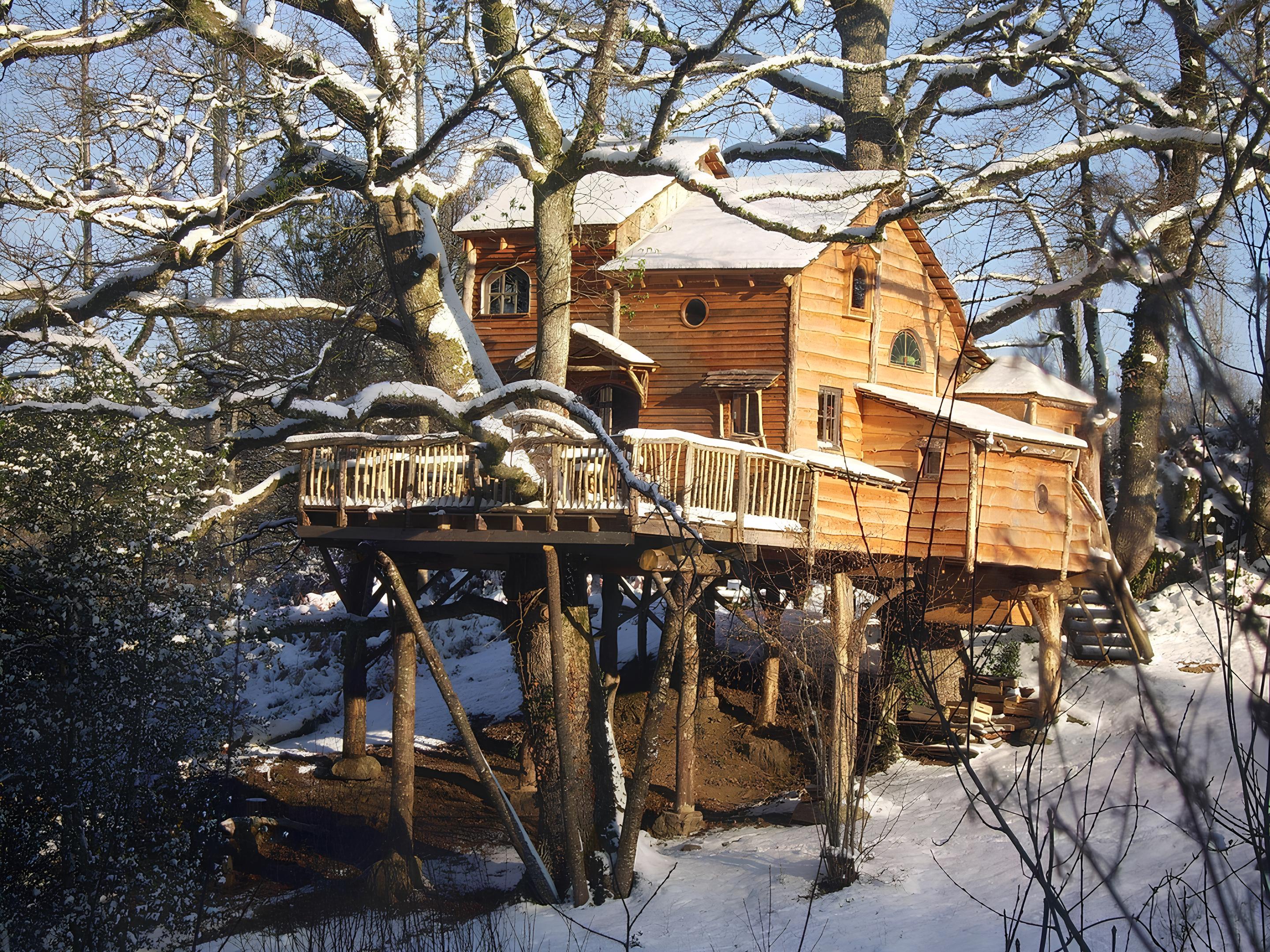 La cabane Margo — Cabane dans les arbres avec spa à Sexcles (Corrèze) à Sexcles — vue depuis la terrasse