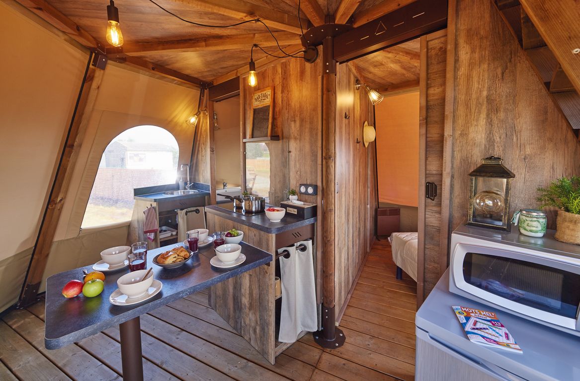 Tipi Nomade — Hébergement insolite avec spa à Lot à Cahors — chambre