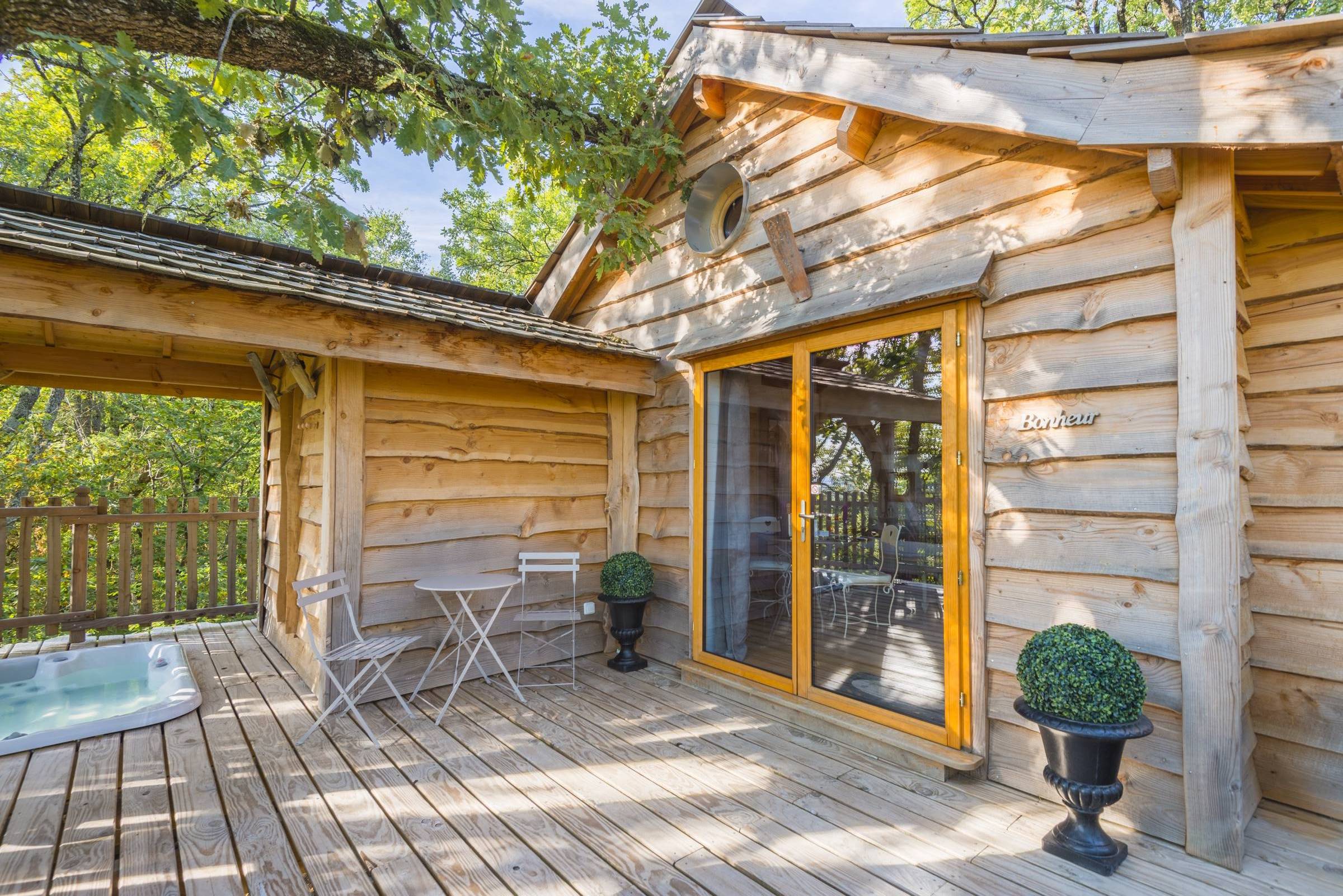 Cabane Spa Toscane : une évasion suspendue en Aquitaine à Clairac — environnement naturel