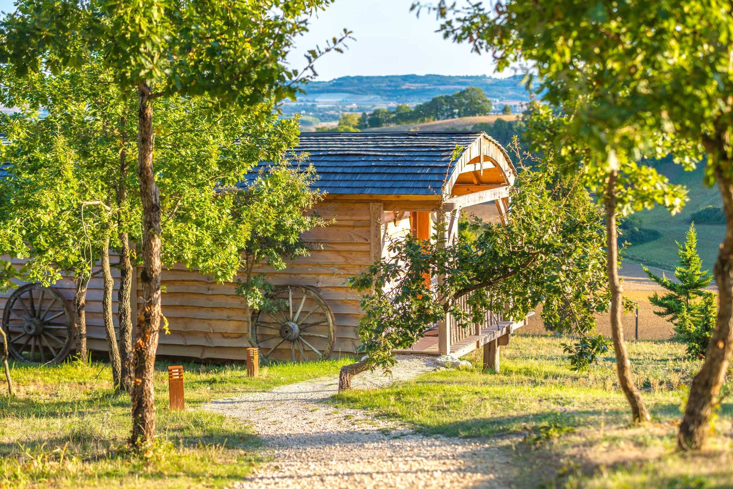 Cabane Spa Ciné Retro : une évasion insolite en Aquitaine à Clairac — vue intérieure