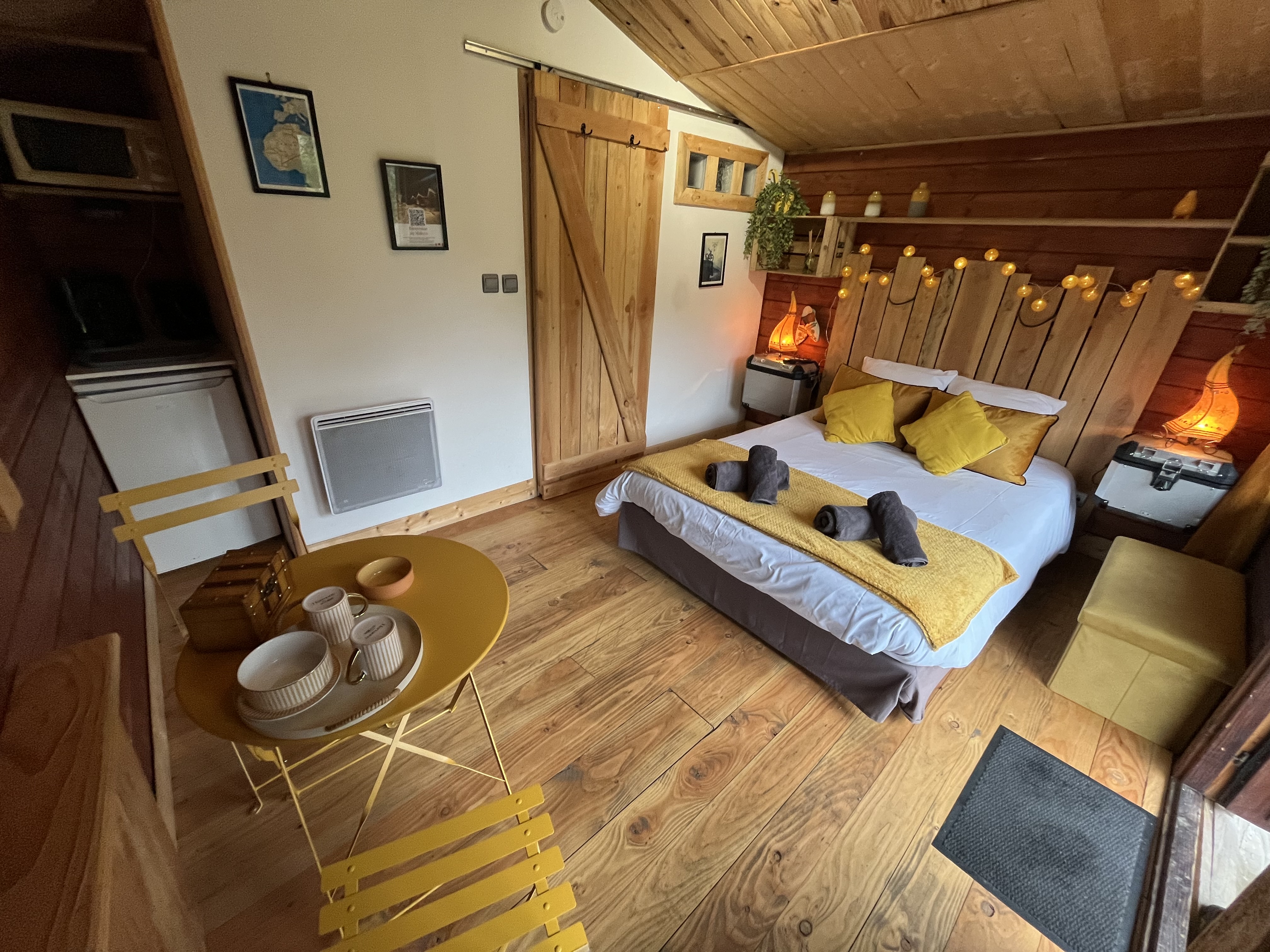 Chalet Adventure — Chalet avec terrasse à Tarn à Le Maloya — chambre