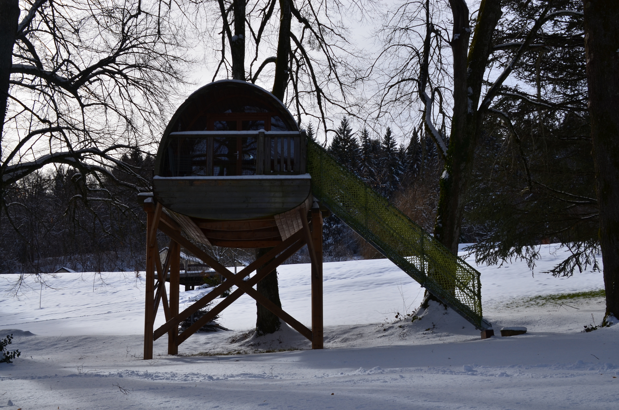Cabane accès Escalier & Spa privatisable — Cabane dans les arbres à Isère à Voreppe — vue depuis la terrasse