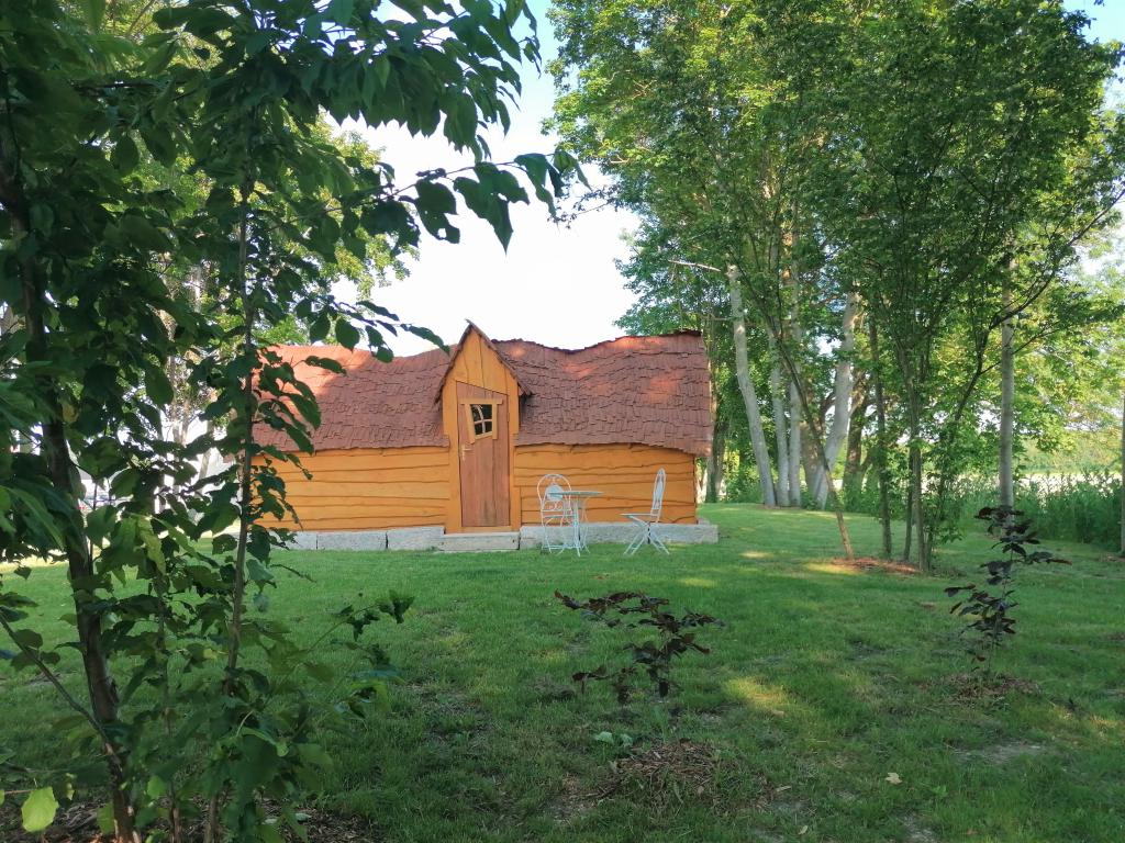 Grande Cabane de la Gare — Séjour relaxant avec spa à Lurey (Marne)