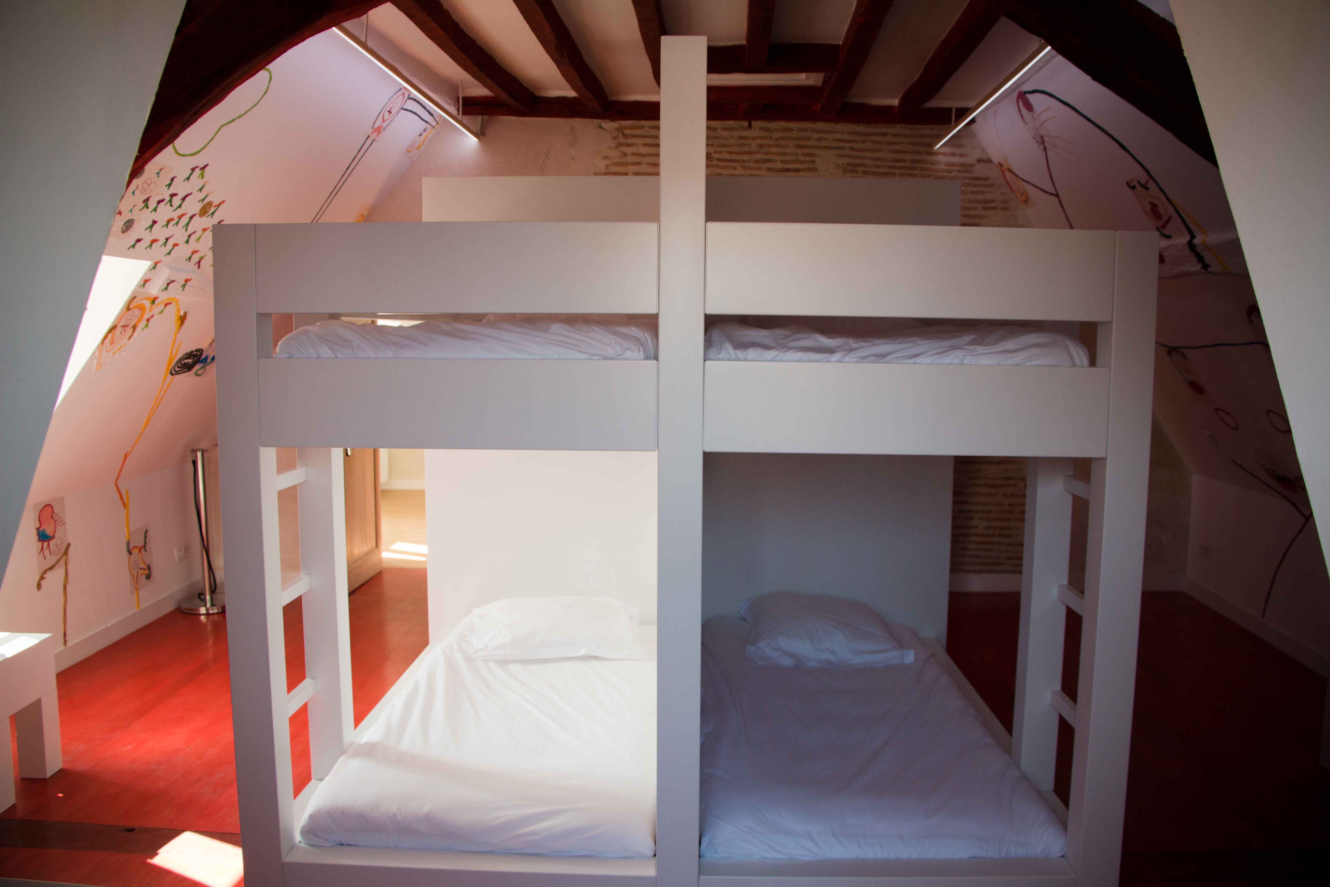 Nebelglanz : une chambre à thème immersive en Pays de la Loire à Saint-Jean-De-Boiseau — chambre
