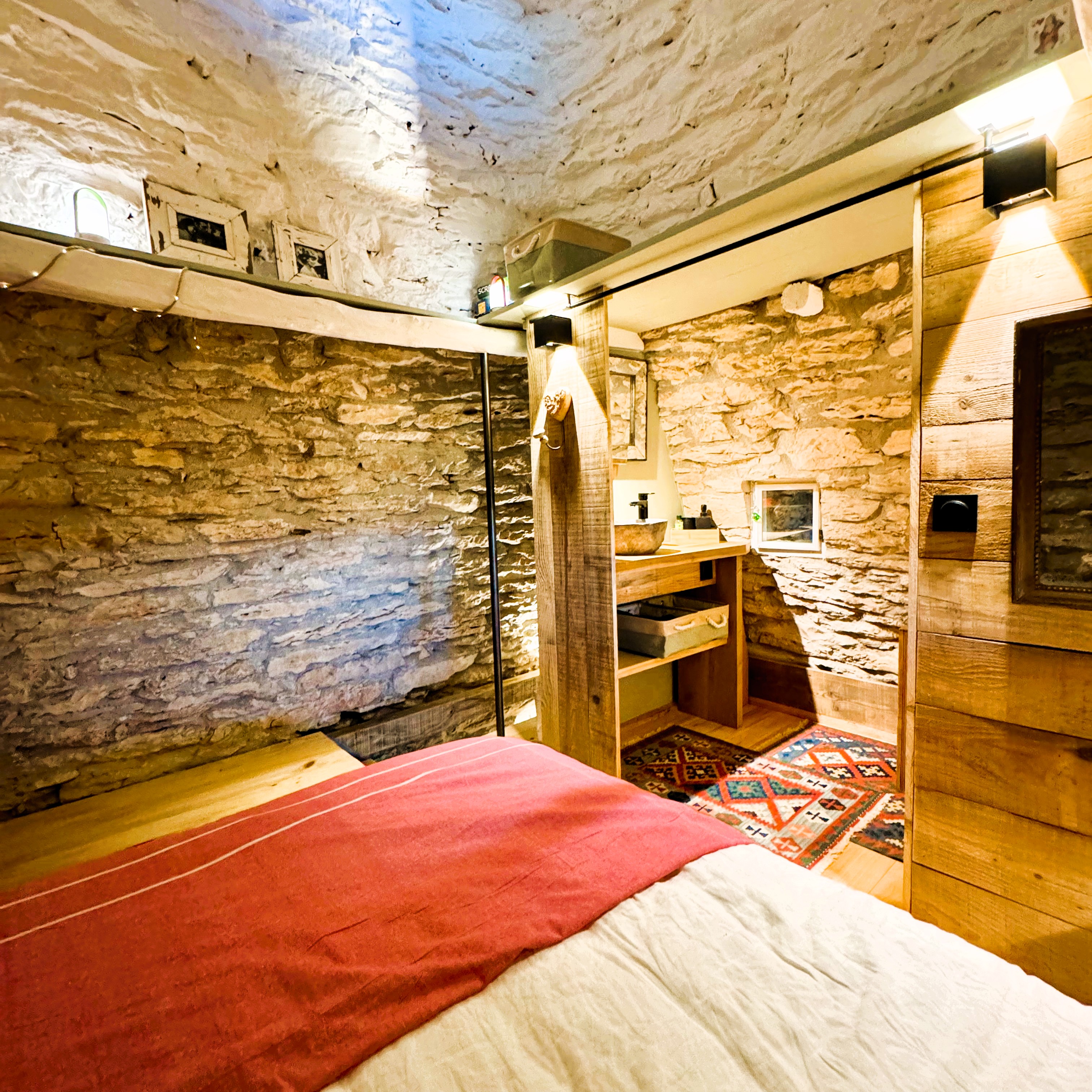 Le Refuge des Etoiles — Maison insolite avec spa privatif à Lot à Cajarc — chambre