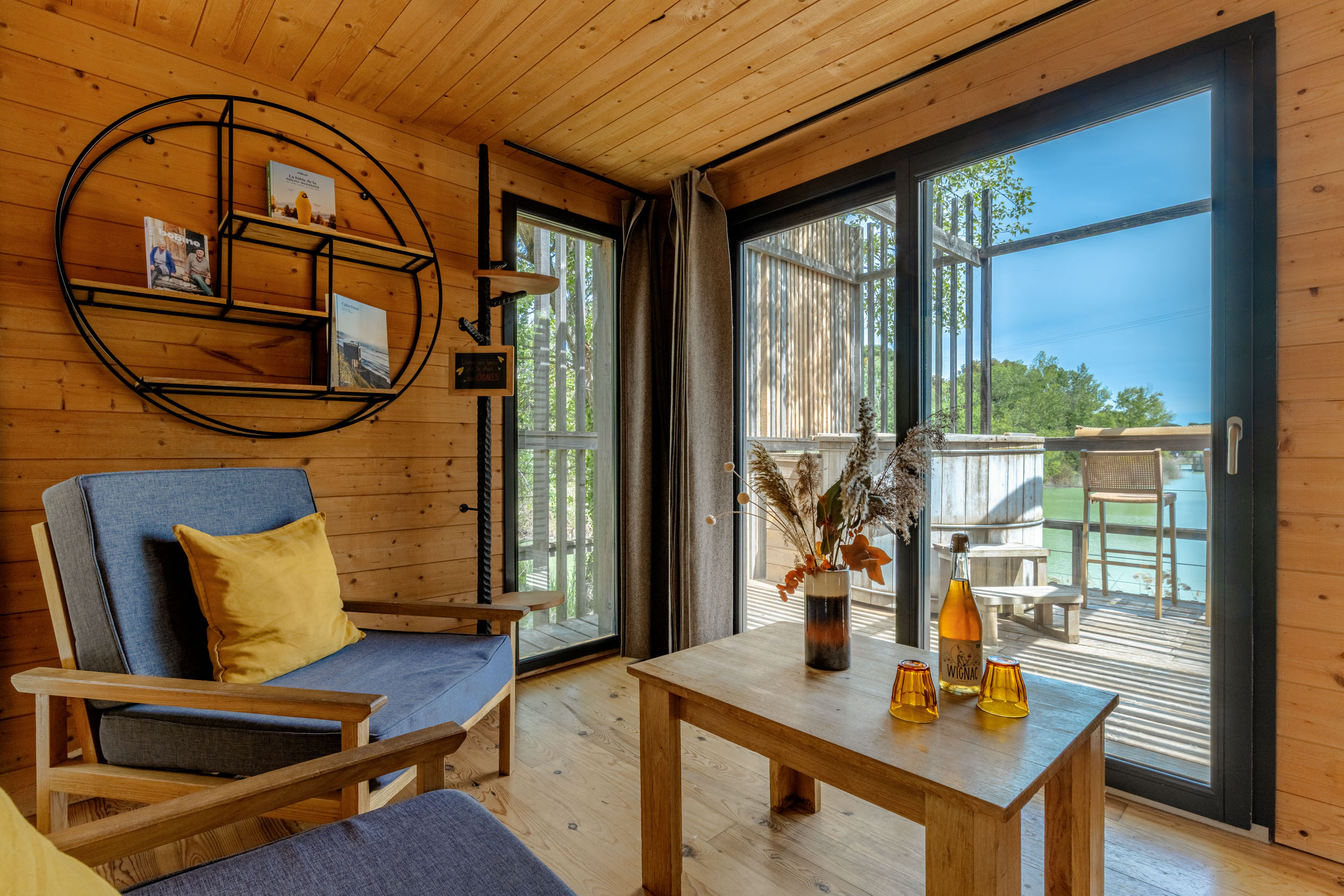 Cabane Spa Millésime : une expérience unique sur pilotis à Sorgues — chambre