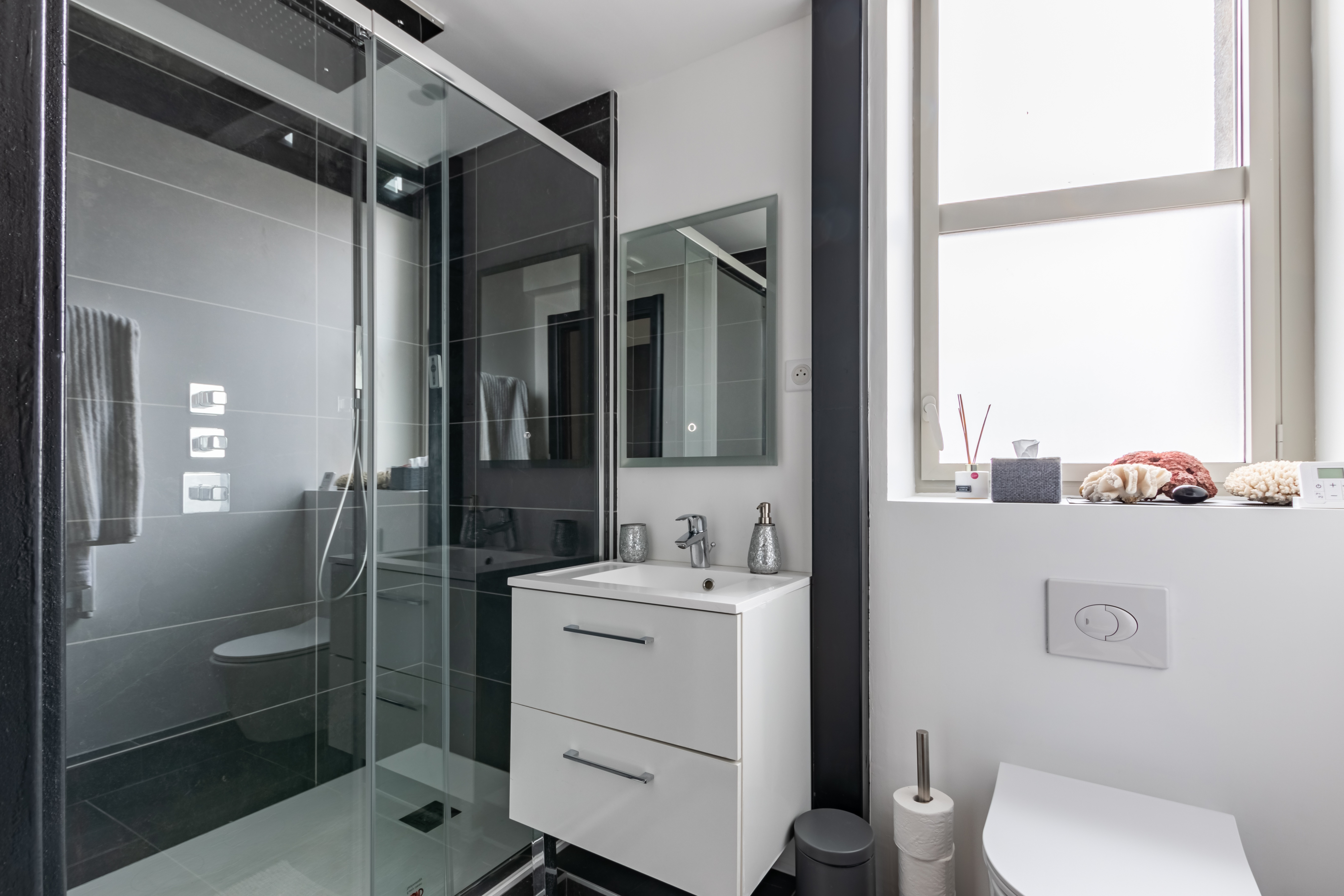 Glam Appart Spa New York Executive — Maison insolite avec spa à Reims à Reims — salle de bain