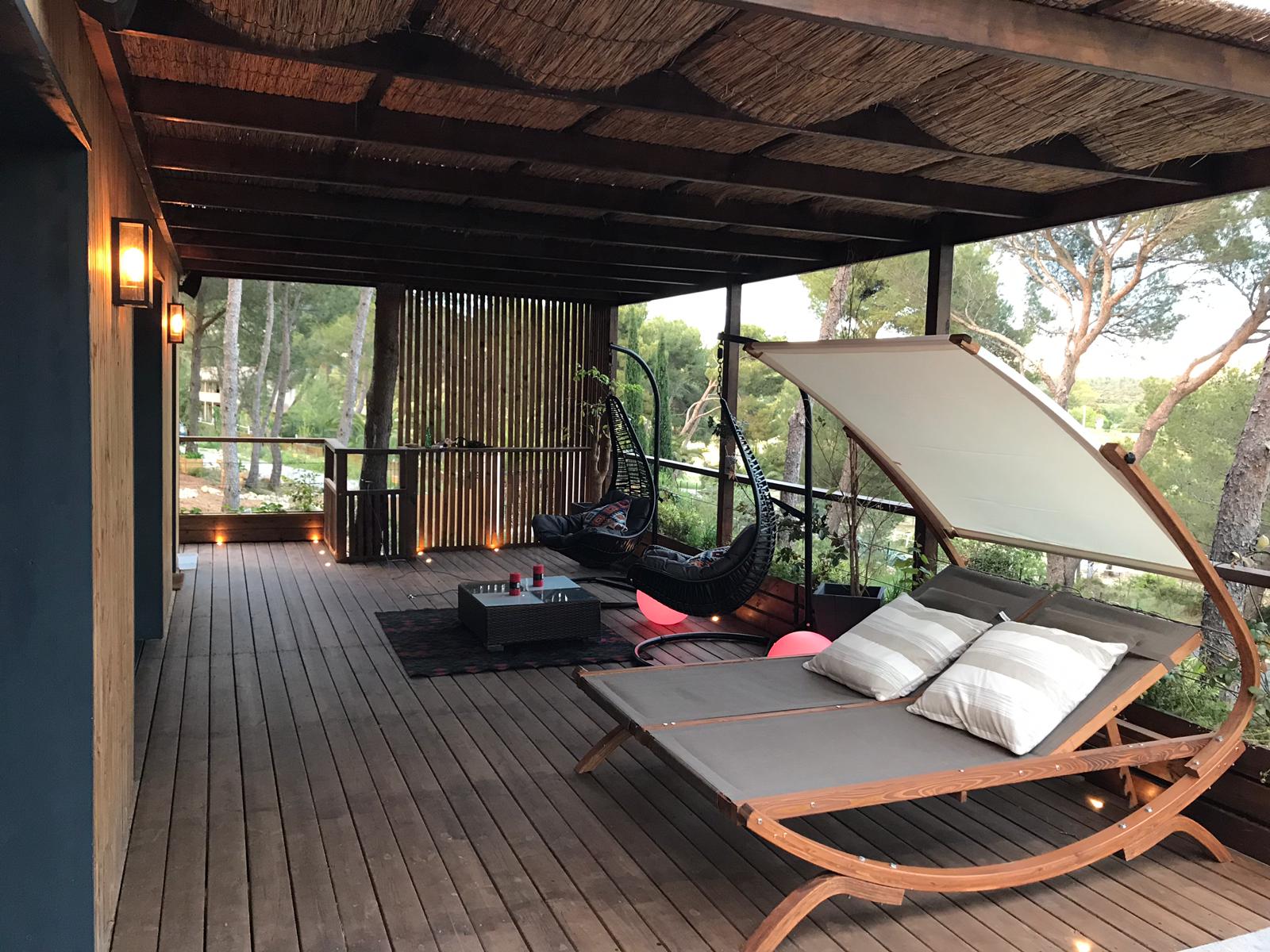 Villa Couple Piscine — Cabane sur pilotis avec piscine à Gard