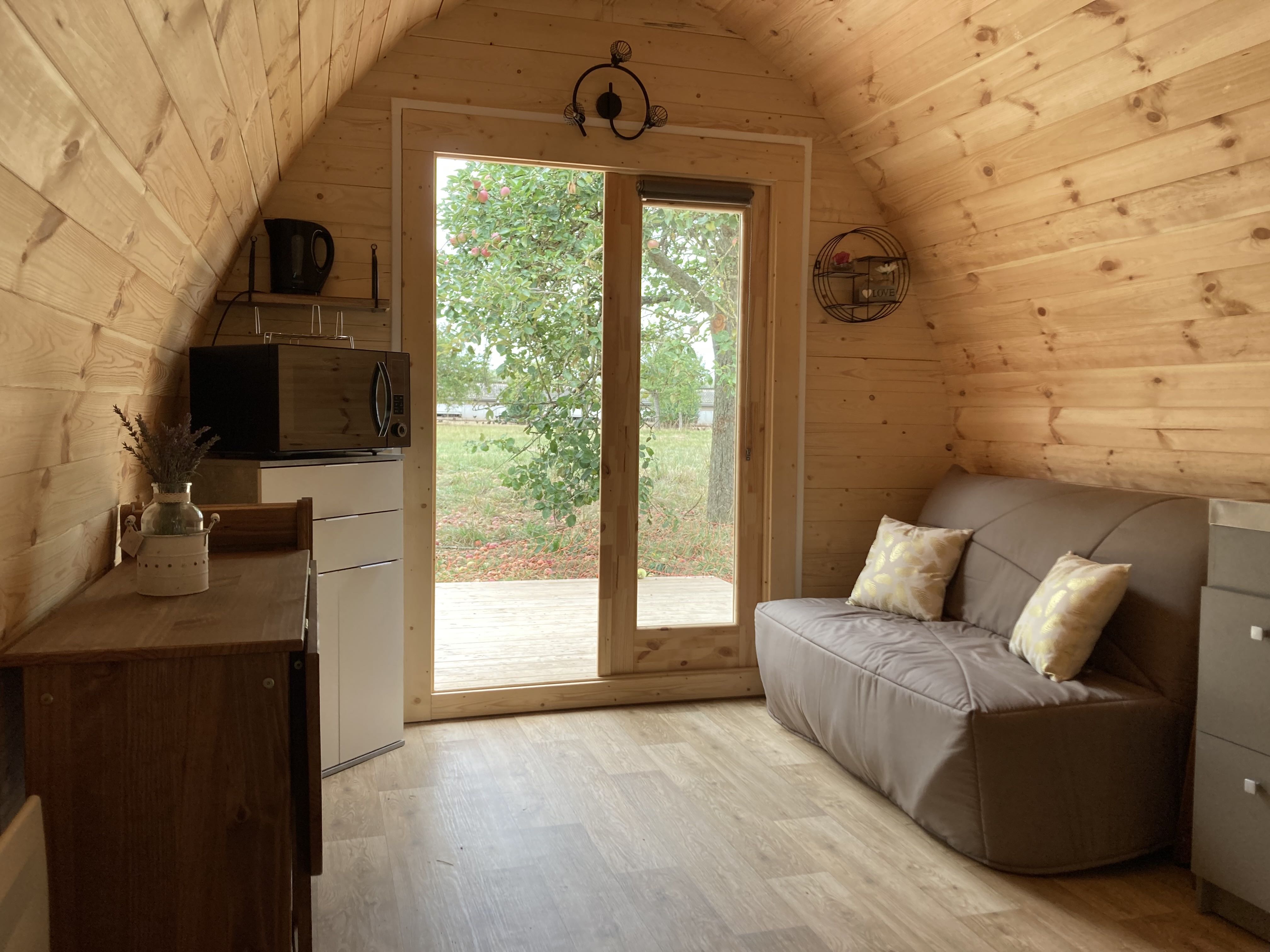 Un pod enchanteur au cœur de la nature en Pays de la Loire à Vallon Sur Gée — espace de vie