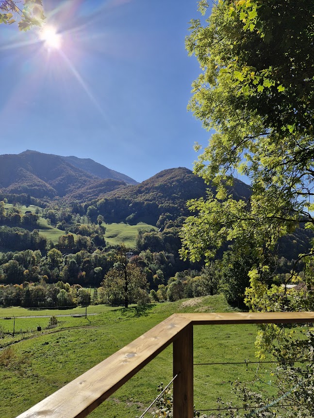 Bulle de Printemps & Spa — Dôme avec jacuzzi à 950m d'altitude dans le Cantal à Aurillac — cuisine