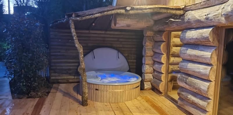 Le Caribou & Spa — Chalet avec jacuzzi à Haute-Saône à Andelarrot — vue intérieure