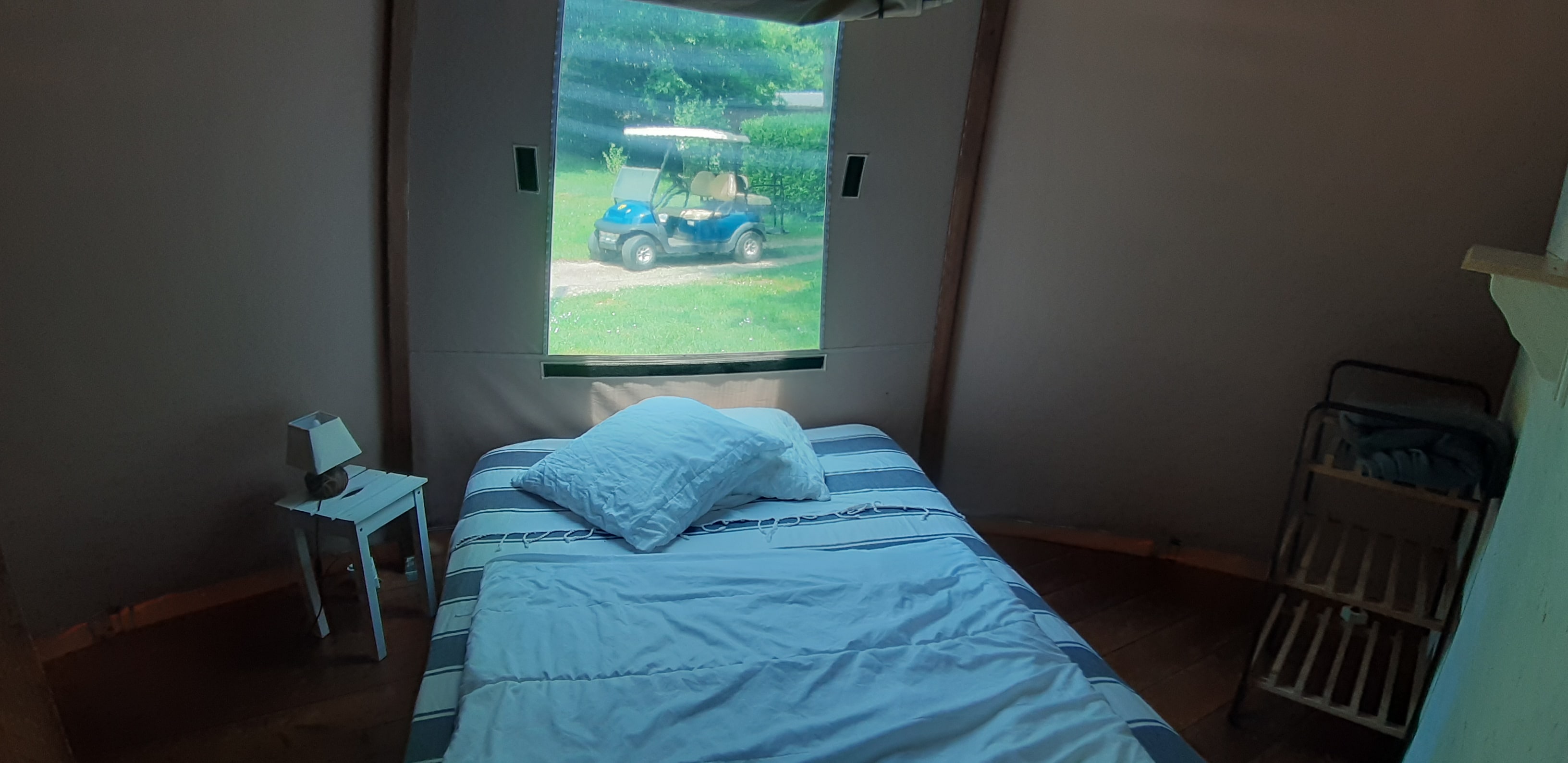 Dôme Wigwam : une expérience immersive en pleine nature à Arlebosc — vue intérieure