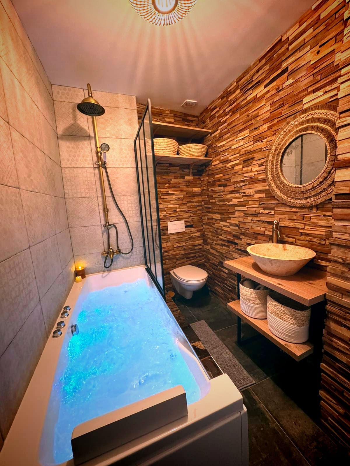 Évasion Sauvage et Luxe — Chambre à thème avec spa à Amiens à Amiens — chambre