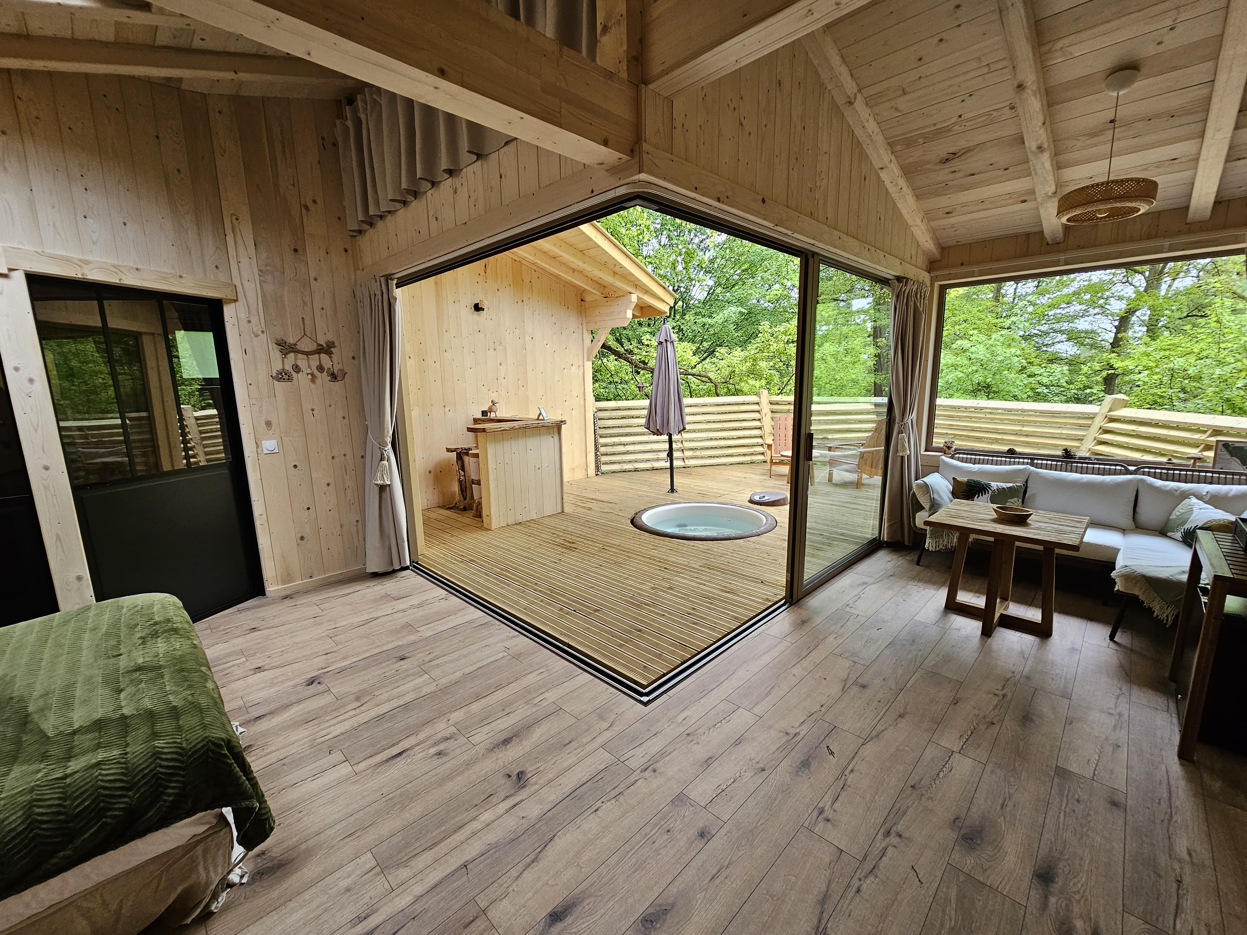 Cabane Spa Idylle : une expérience unique dans les arbres à Rosoy-En-Multien — espace de vie