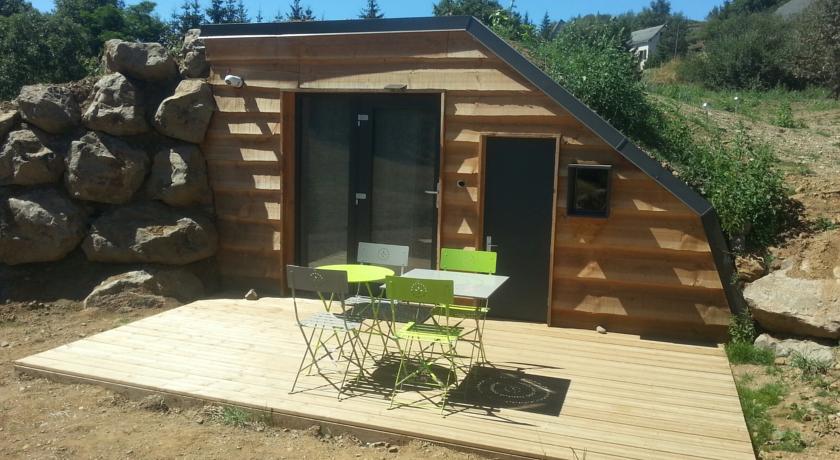 Cabane végétalisée en Auvergne : un refuge au cœur de la nature à St Urcize — vue intérieure