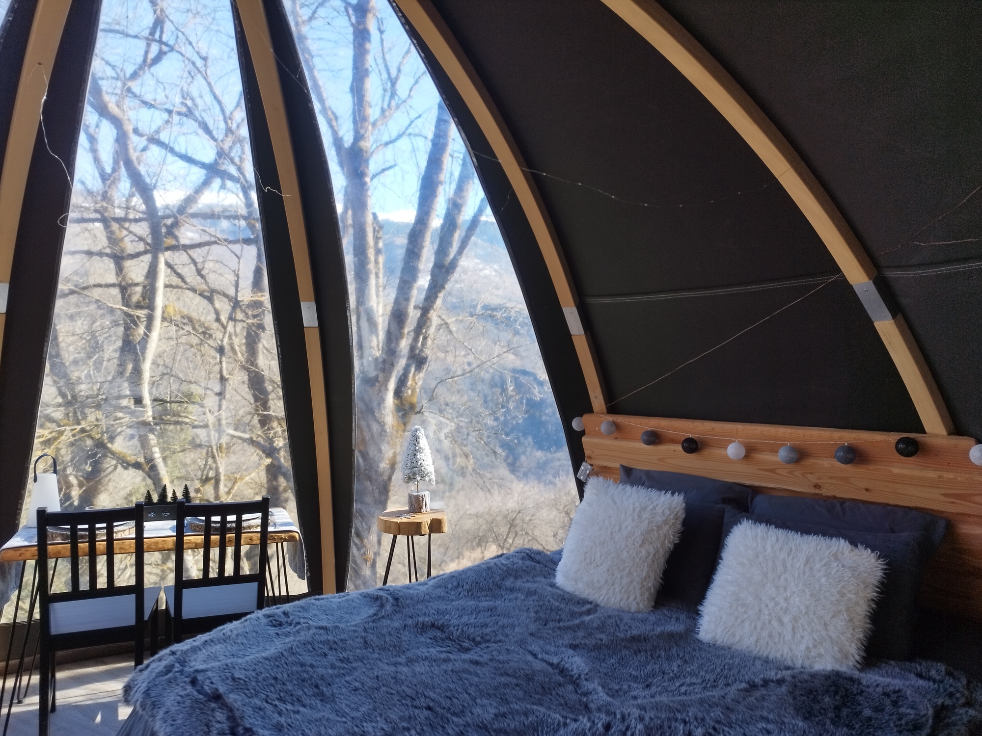Le Flocon & Spa : un dôme enchanteur au cœur des Pyrénées à Cier De Luchon — vue intérieure