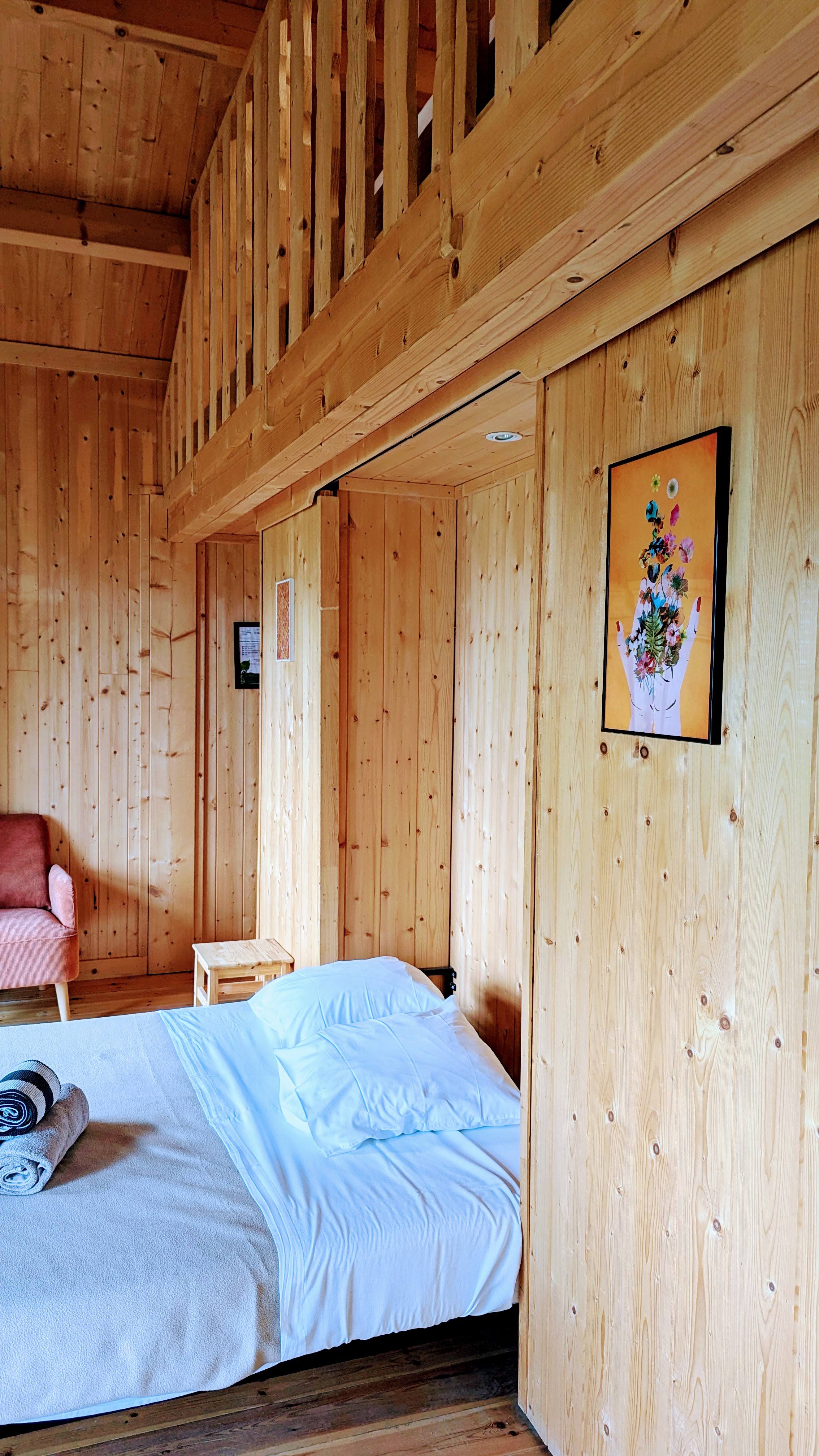 Lodge des Taillets : une cabane sur pilotis au cœur des Alpes à Serrières-Sur-Ain — chambre