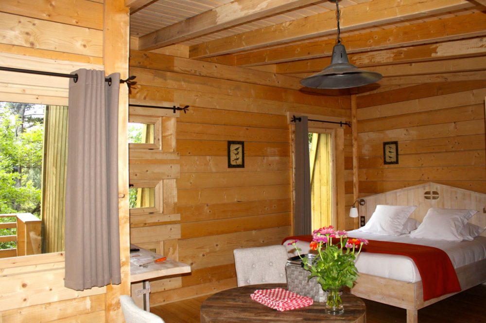 Cabane Cambuse : une expérience suspendue en Languedoc-Roussillon à Villalier — vue intérieure