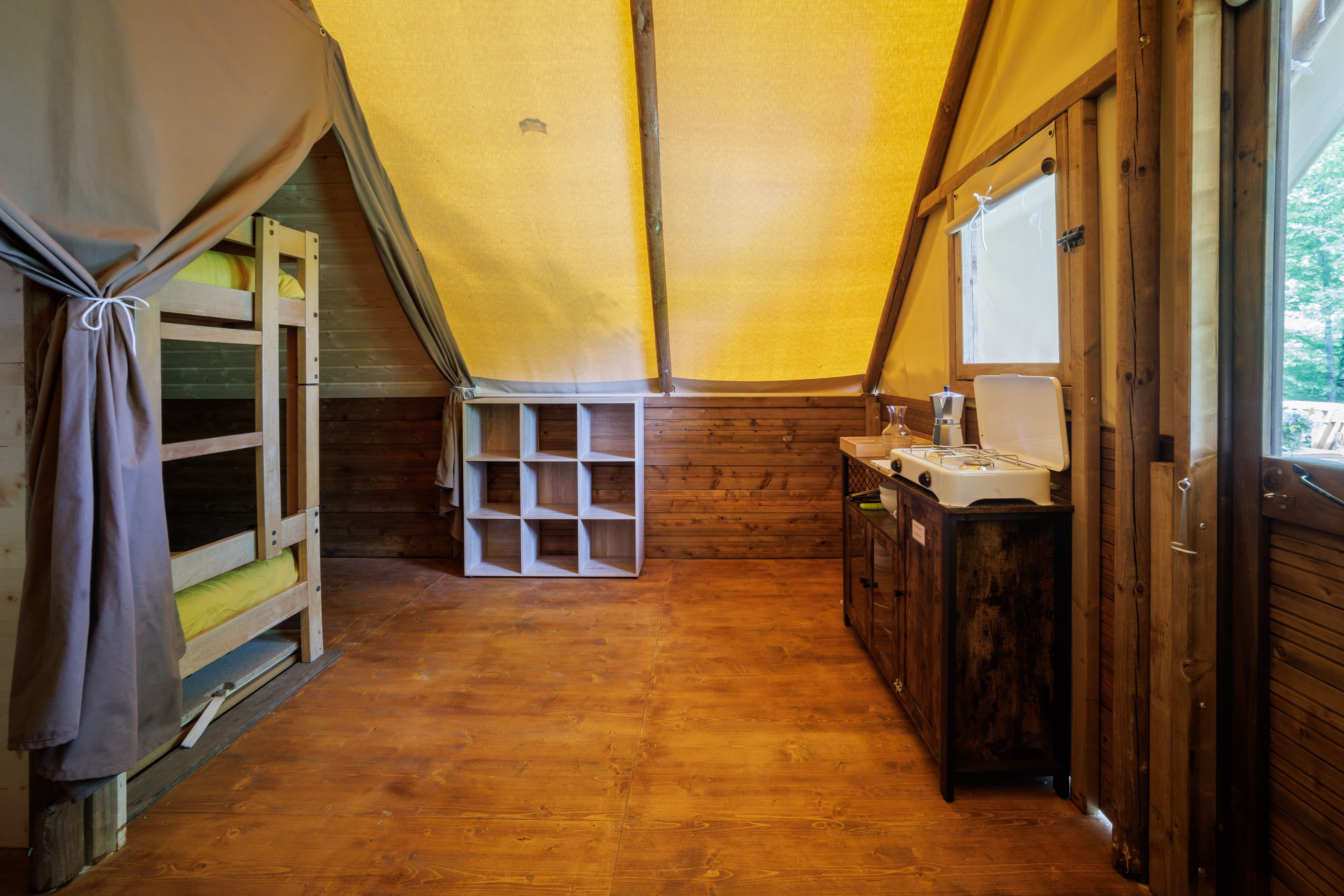 Cabane Aventure — Séjour nature avec spa à La Clairière (Lot) à Cahors — chambre